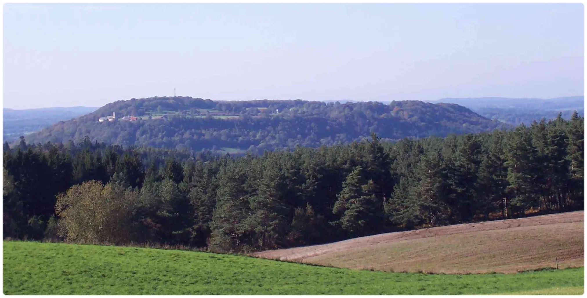 Photo showing: Butte du Puy-Saint-Gulmier