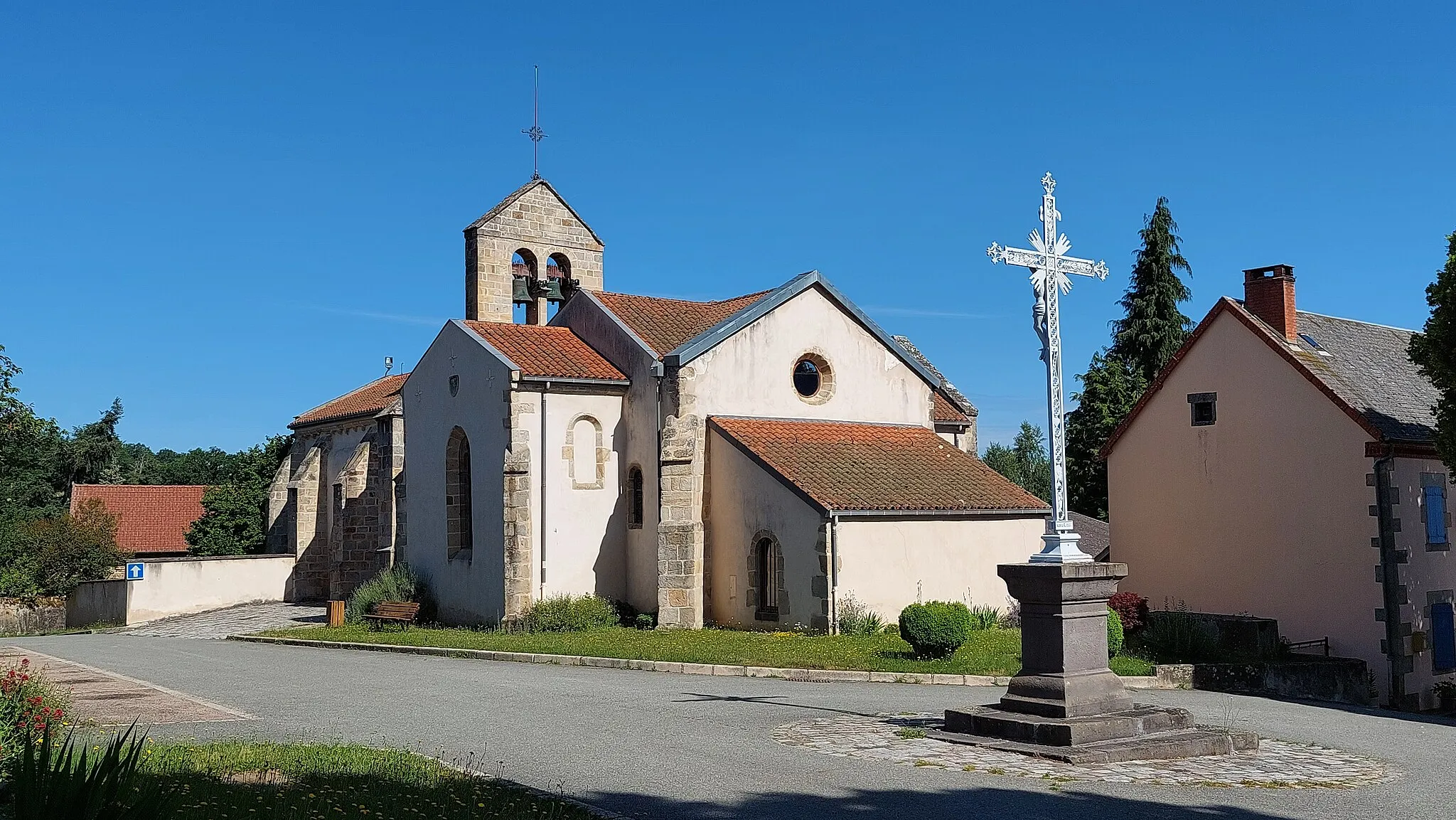 Photo showing: Église Saint-Georges à Saint-Maignier, Puy de Dôme, France