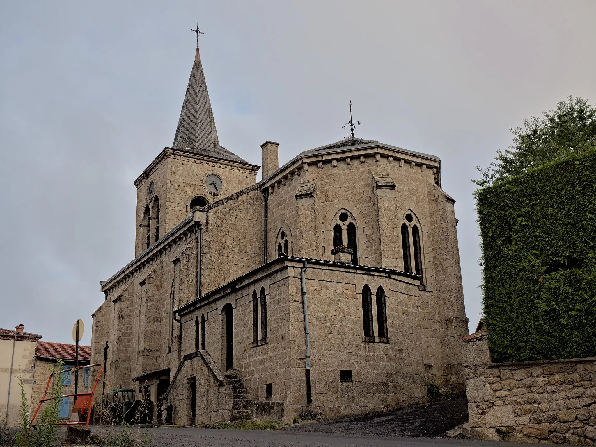 Photo showing: Saint Laurent church in en:Valcivières, France, from the rear
