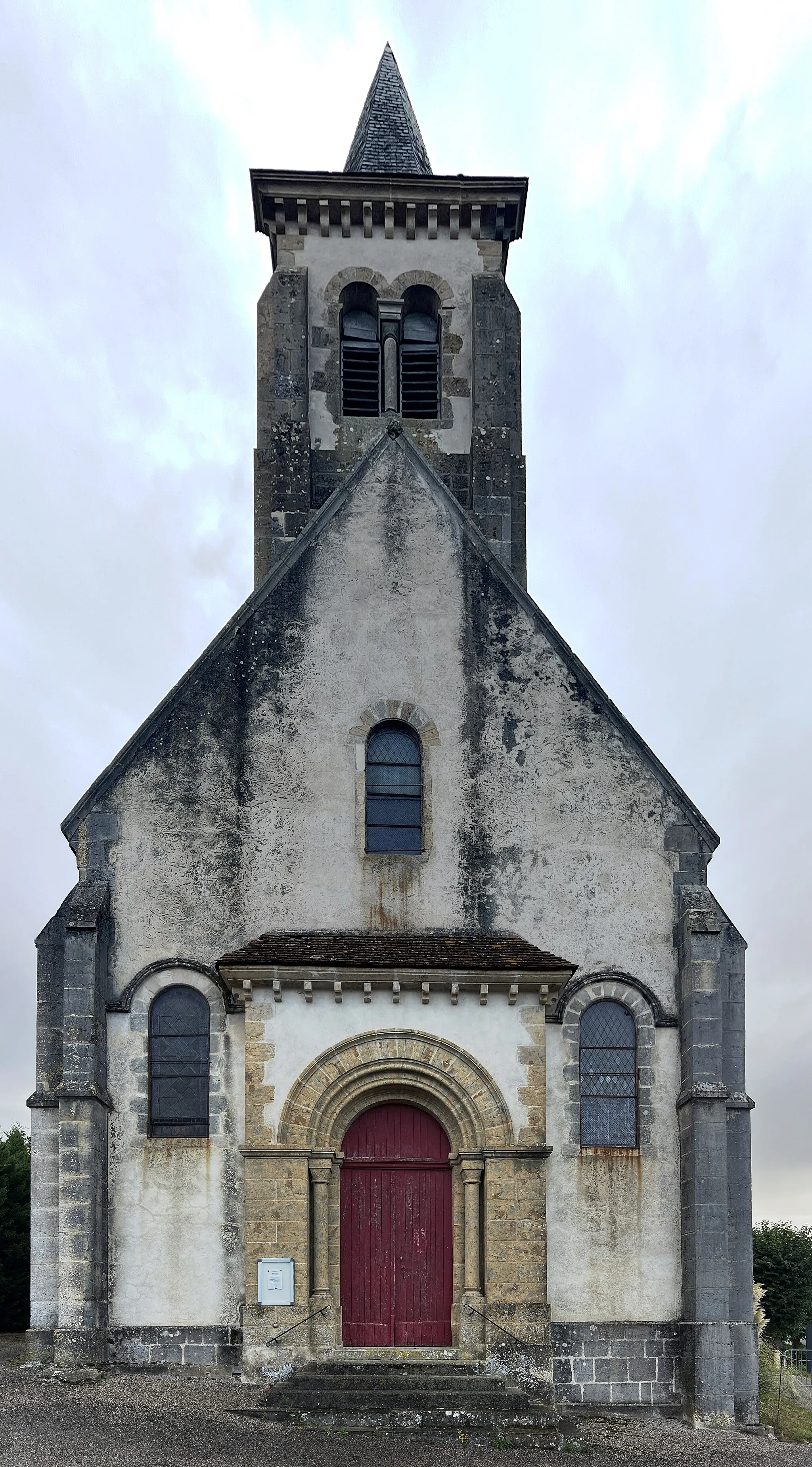 Photo showing: Église Saint-Pierre Liens, Neuville-lès-Decize.