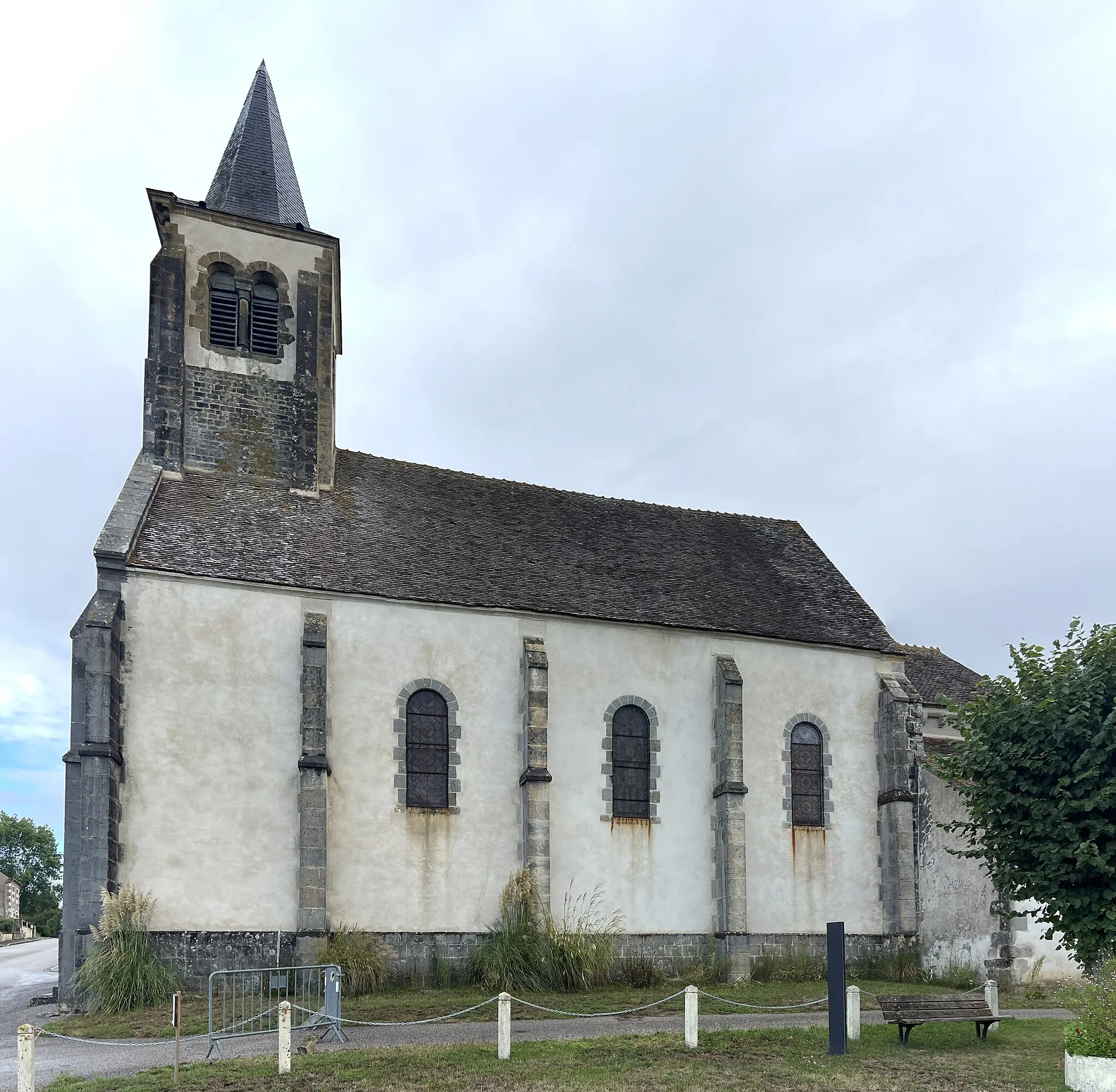 Photo showing: Église Saint-Pierre Liens, Neuville-lès-Decize.