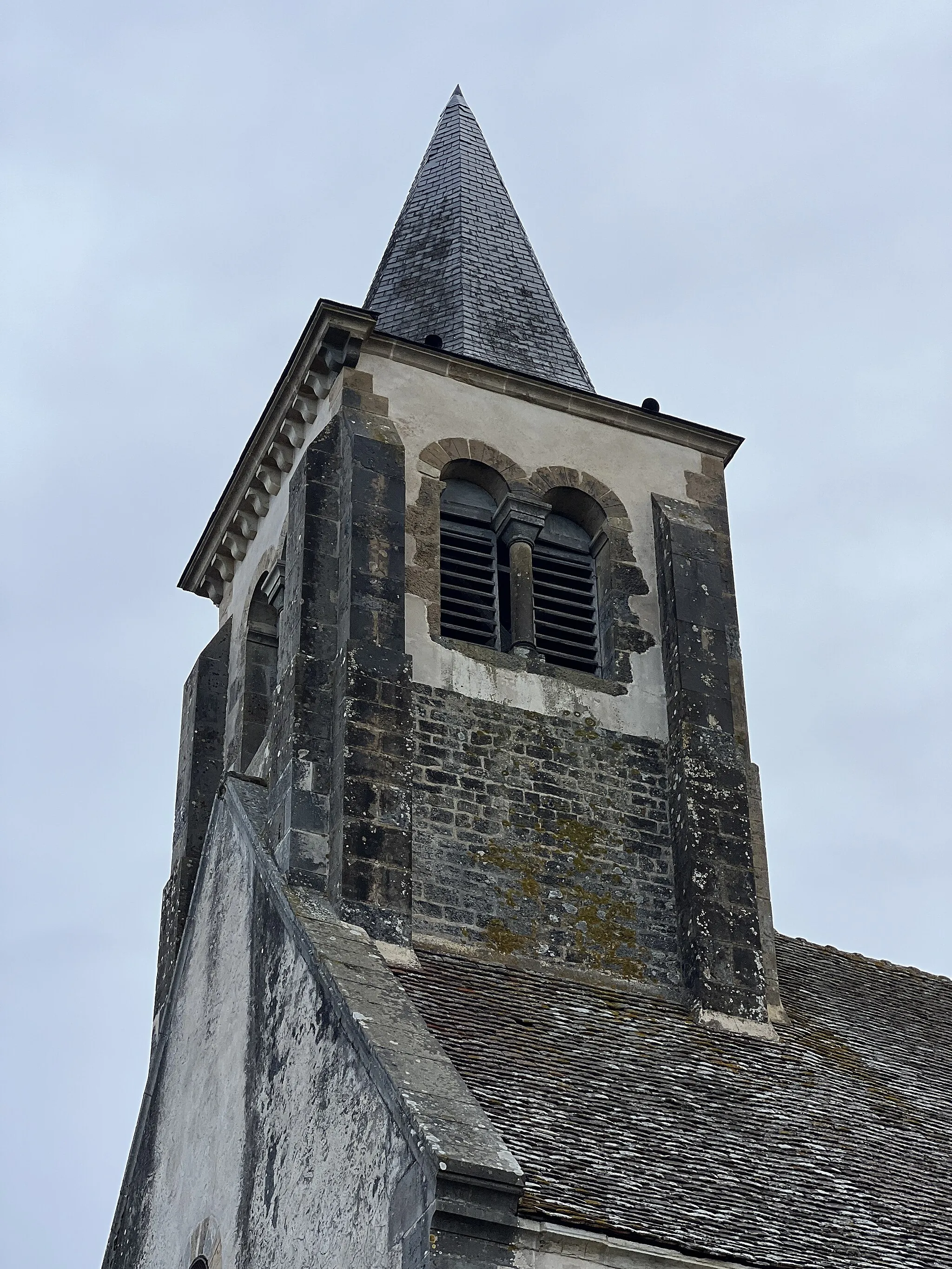 Photo showing: Église Saint-Pierre Liens, Neuville-lès-Decize.