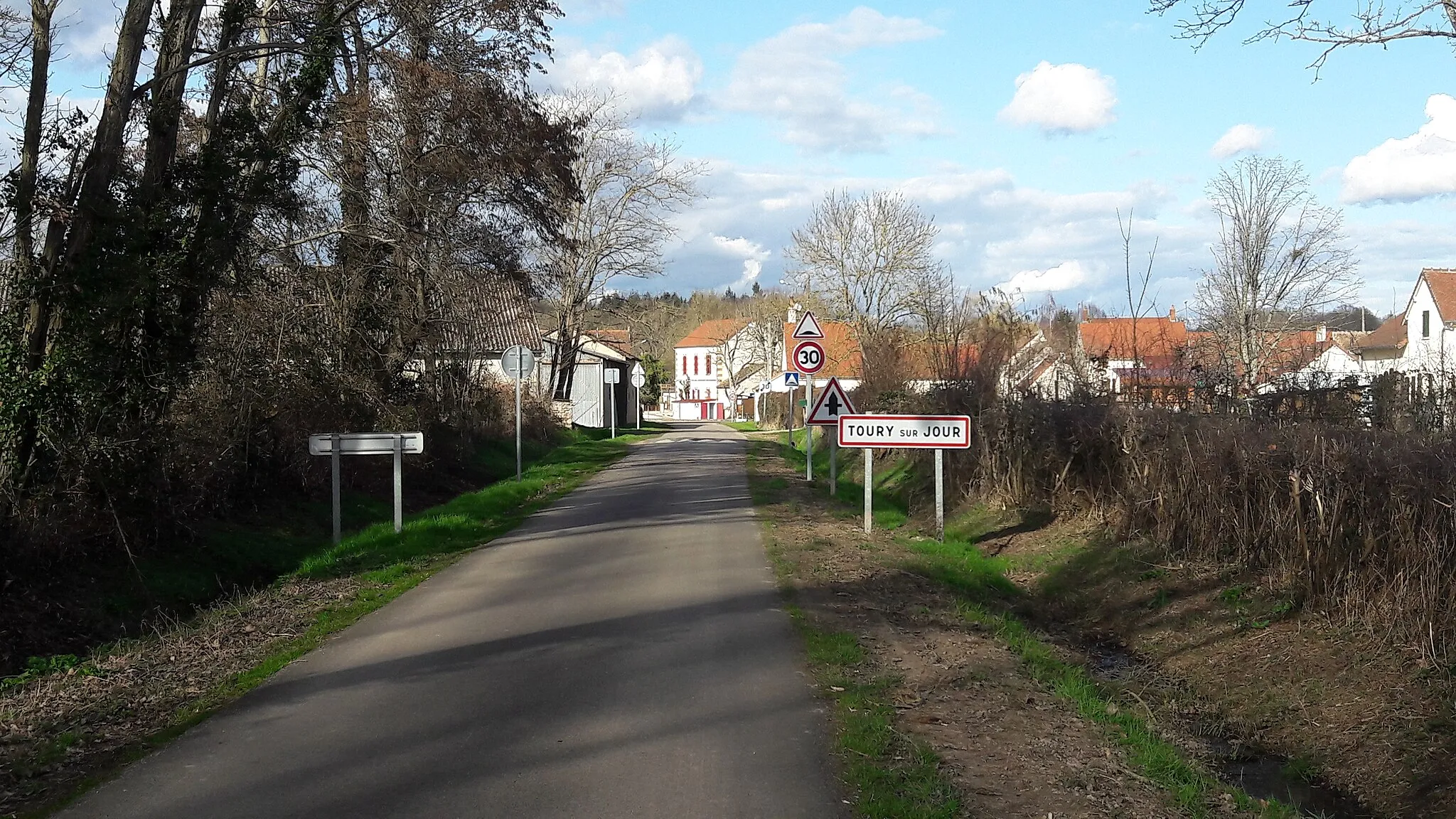 Photo showing: Entrée sud de Toury-sur-Jour