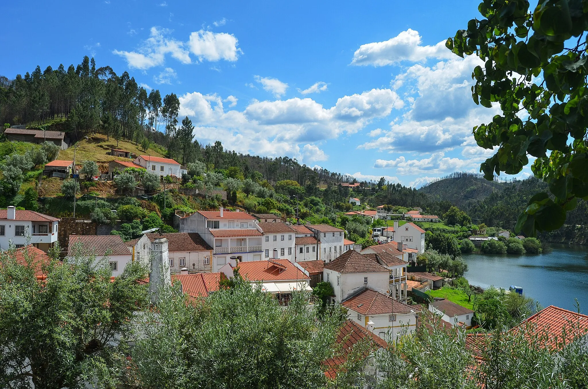 Photo showing: A beautiful Spring afternoon