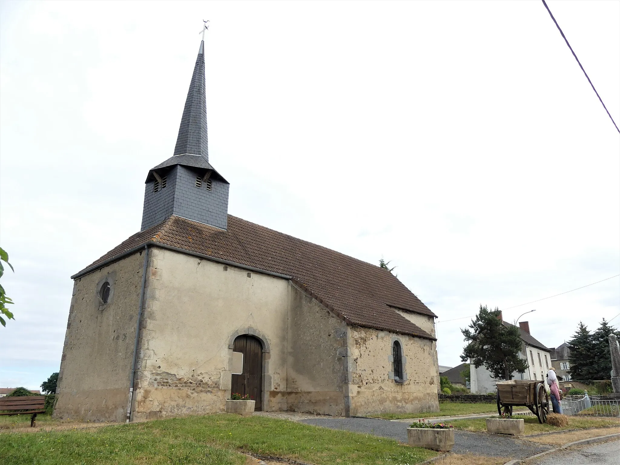 Photo showing: L'église de Saint-Julien-la-Genête vue depuis le sud-ouest, Creuse, France.