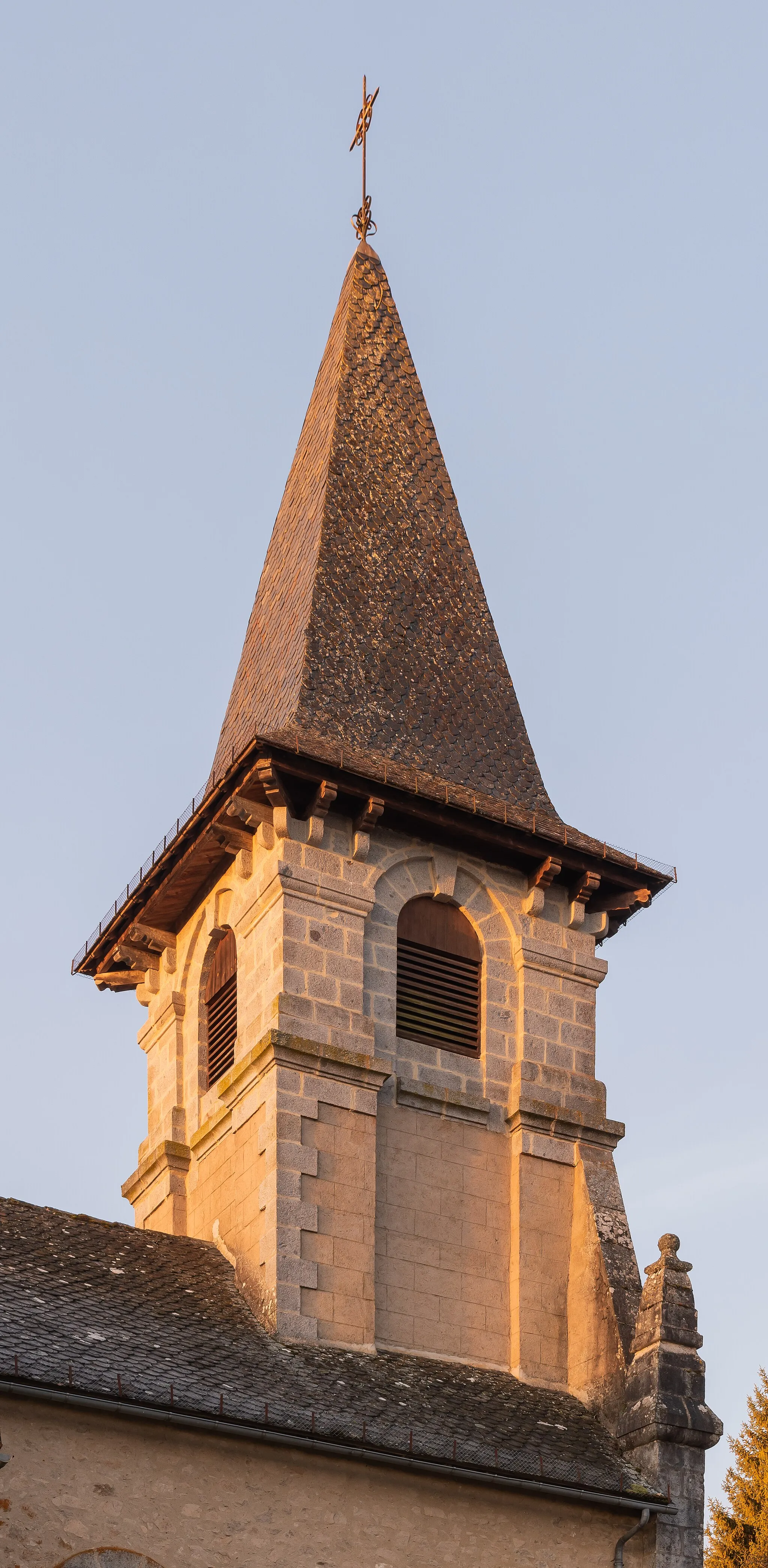 Photo showing: Bell tower of the Saint Hilary church in Saint-Hilaire, Lot, France