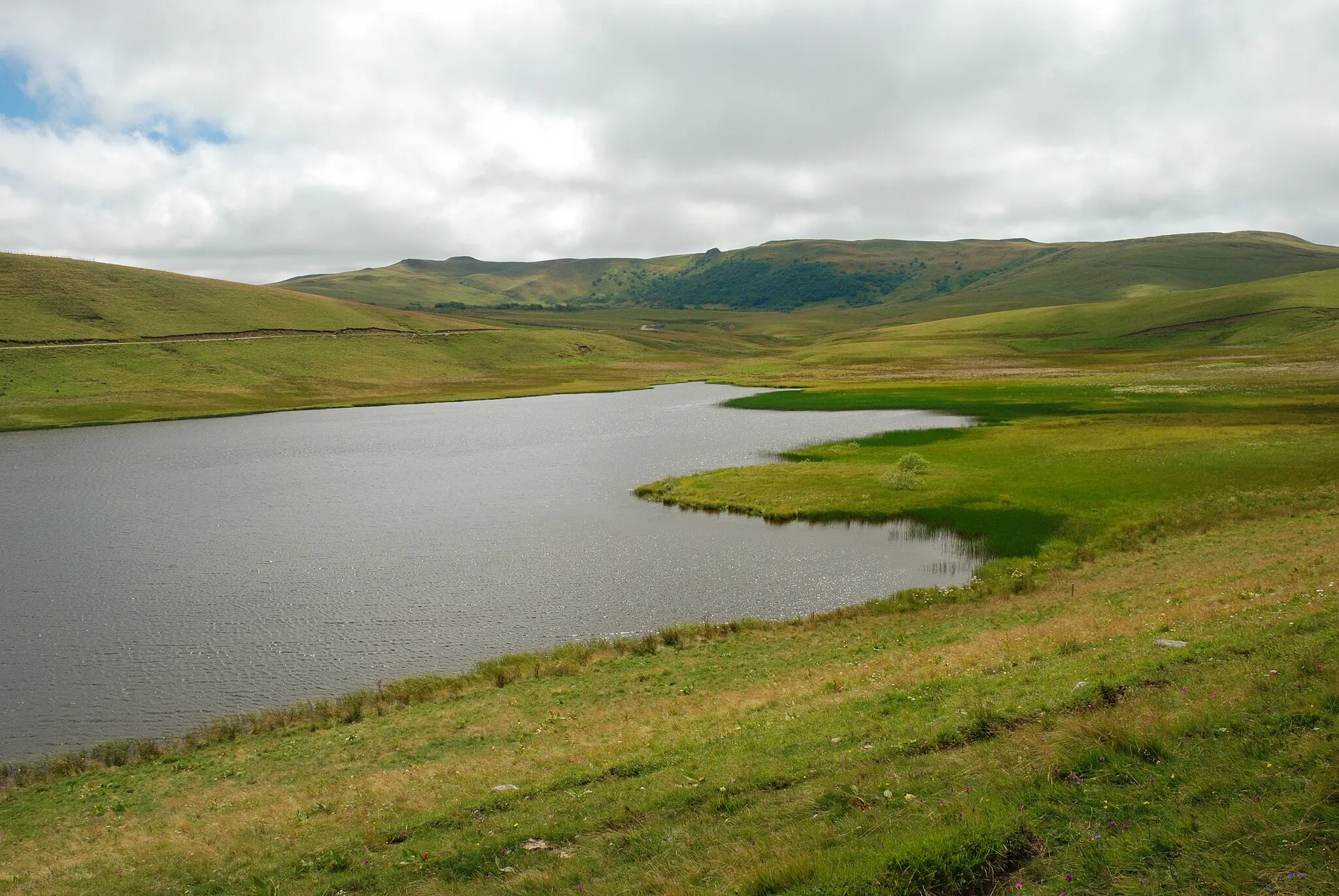 Photo showing: Lake of Saint-Alyre in the Cézallier area (Puy-de-Dôme, France.