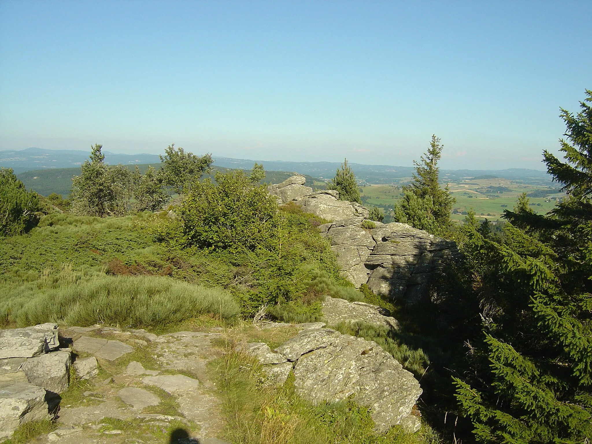 Photo showing: Au sommet du Grand Testavoyre (1436m), point culminant du massif du Meygal