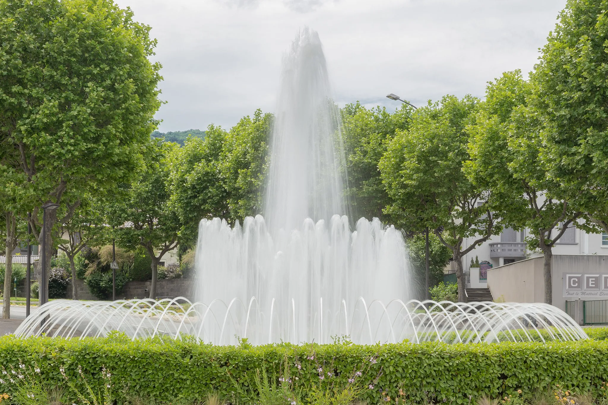 Photo showing: Fountain in Chamalières in Auvergne, France.
