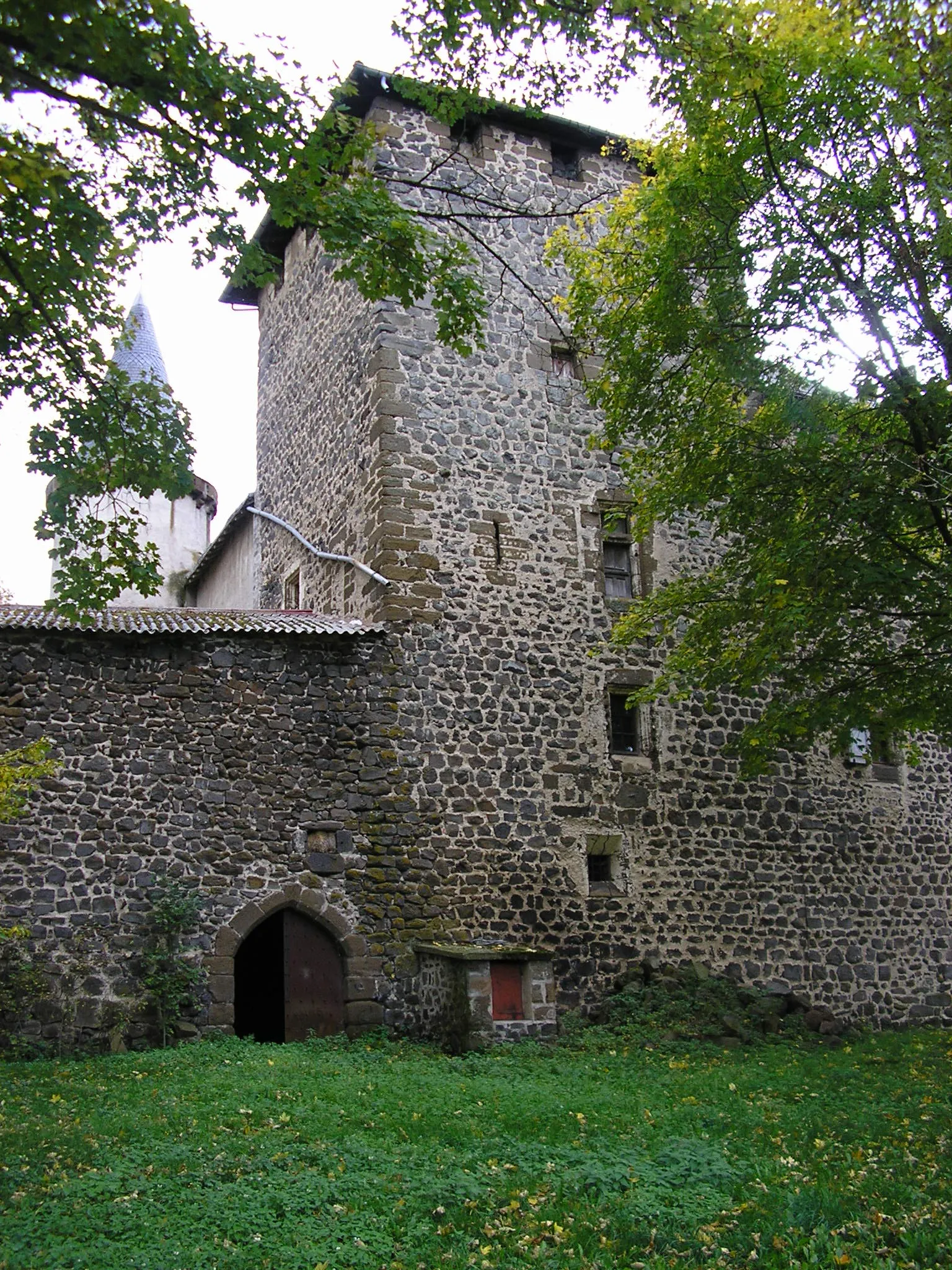 Photo showing: Château du Charrouil
Photographie personnelle de l'utilisateur Clodion.