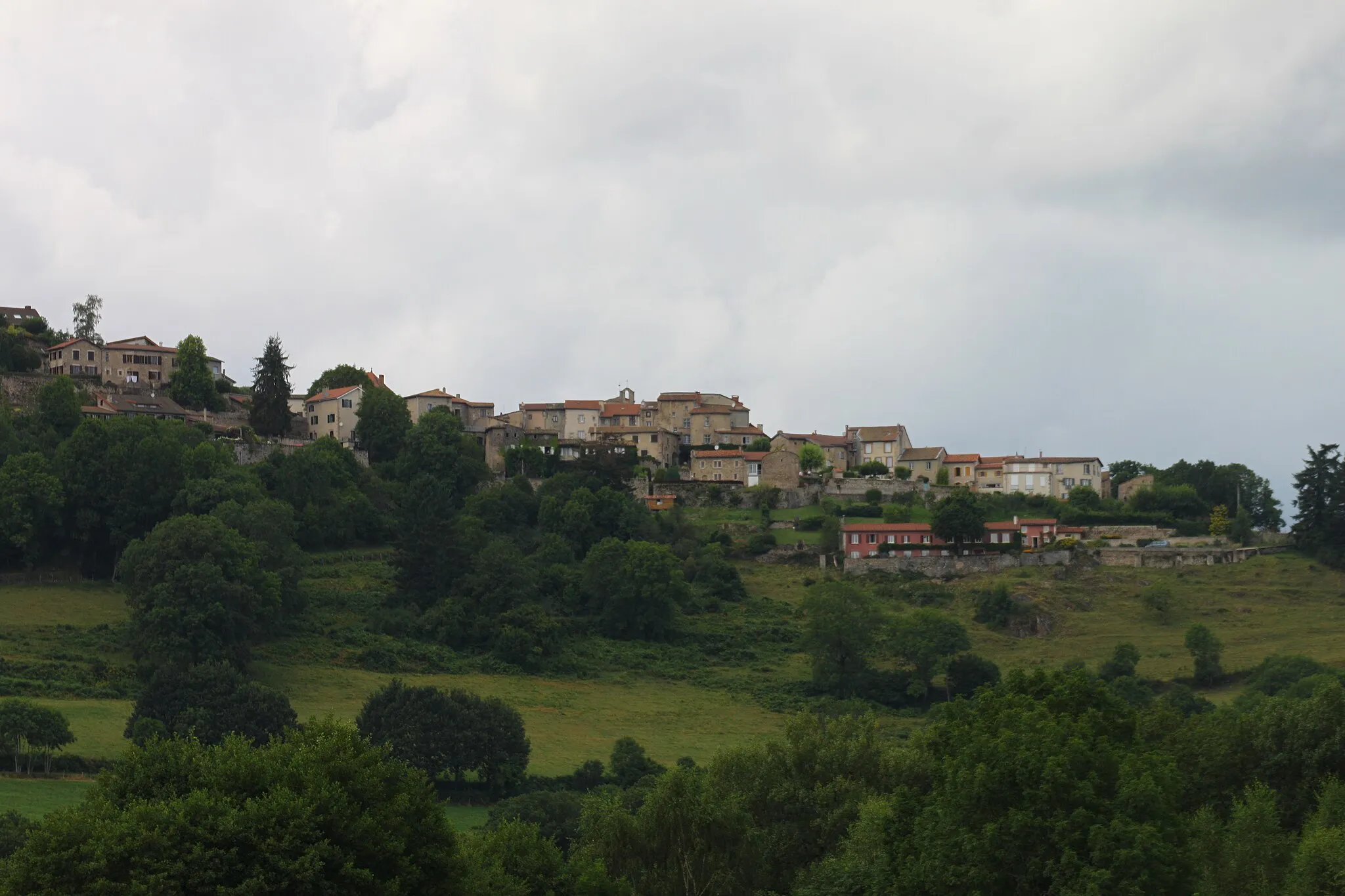 Photo showing: Cervières (Loire) vu depuis l'étang de Royan situé en contre-bas.