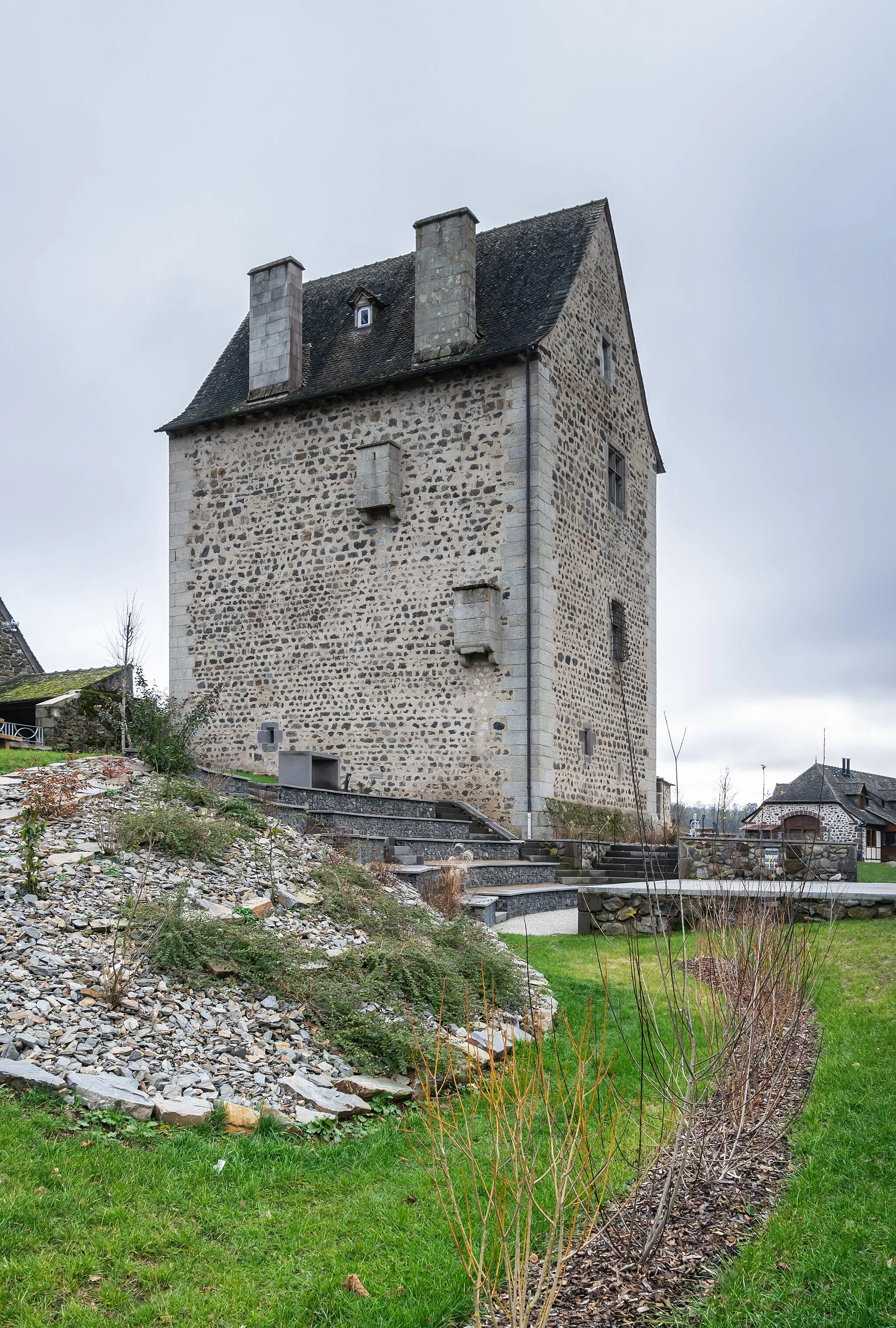 Photo showing: This building is indexed in the base Mérimée, a database of architectural heritage maintained by the French Ministry of Culture, under the reference PA00093975 .