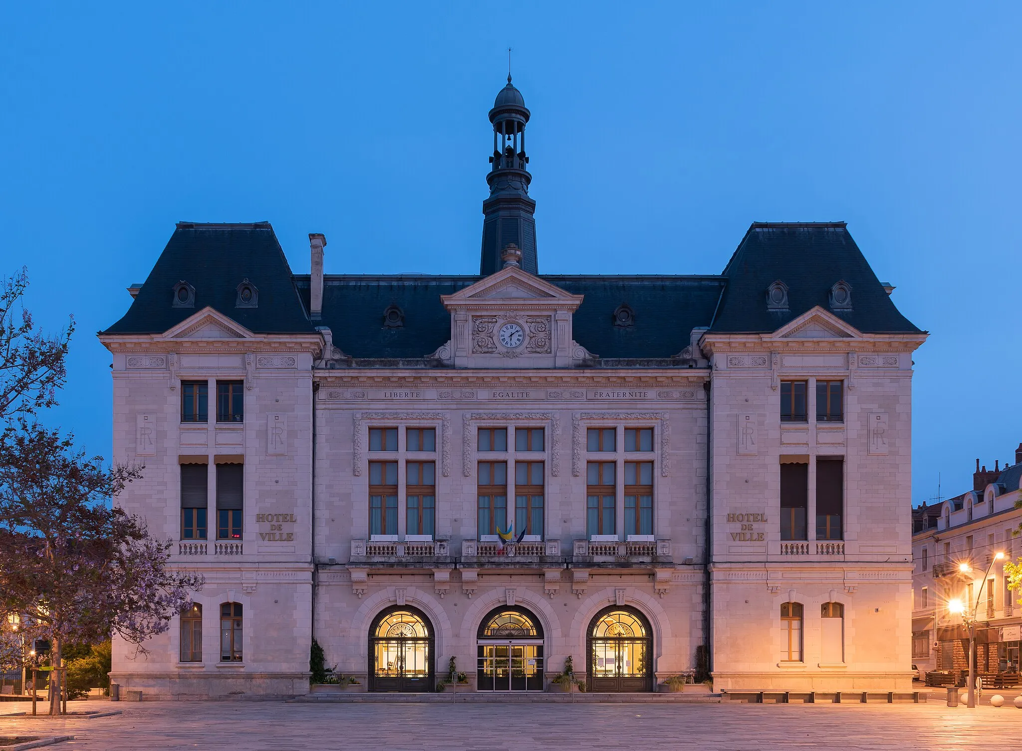 Photo showing: Town hall of Montluçon, Allier, France