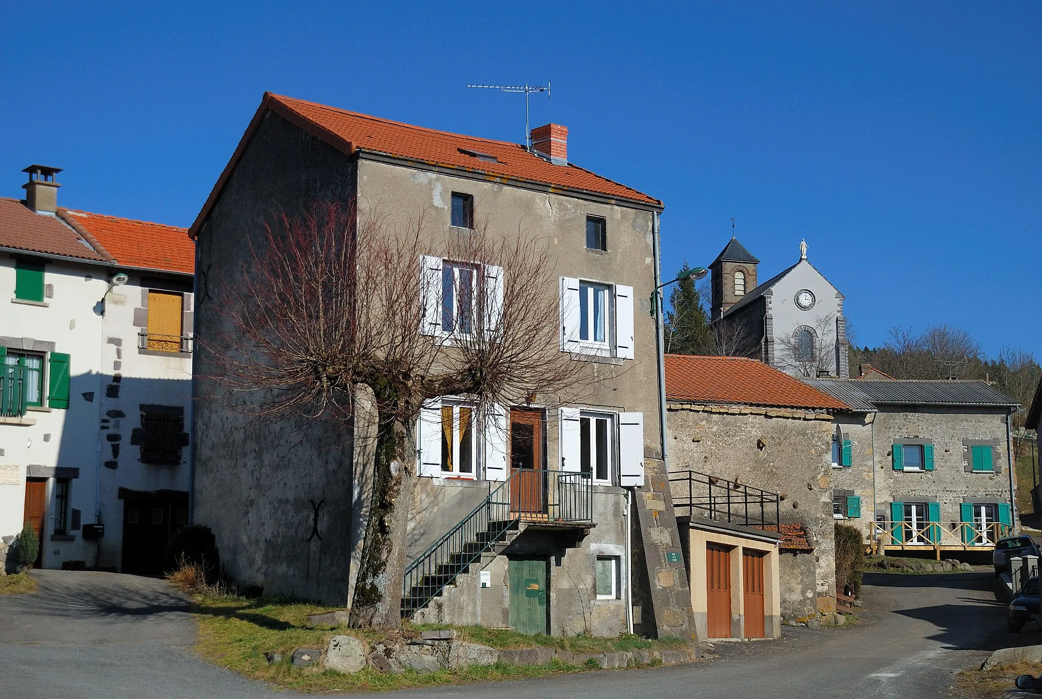Photo showing: Saint-Genès-Champanelle (Puy-de-Dôme, France) : Hameau de Beaune-le-Chaud.