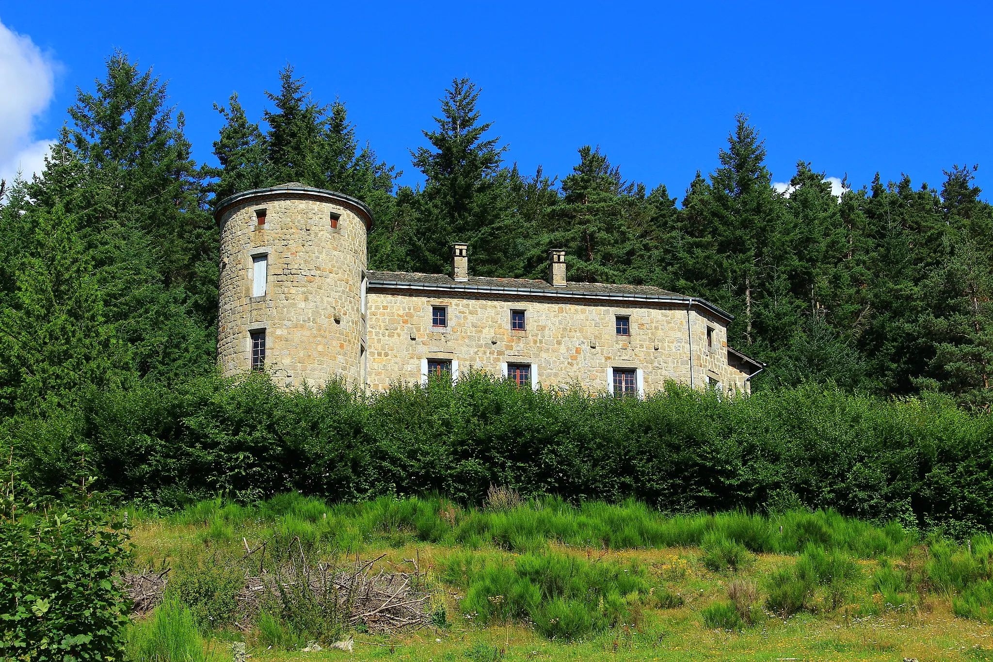 Photo showing: Château du Pont-de-Mars
Le Chambon-sur-Lignon, France.

Août 2016