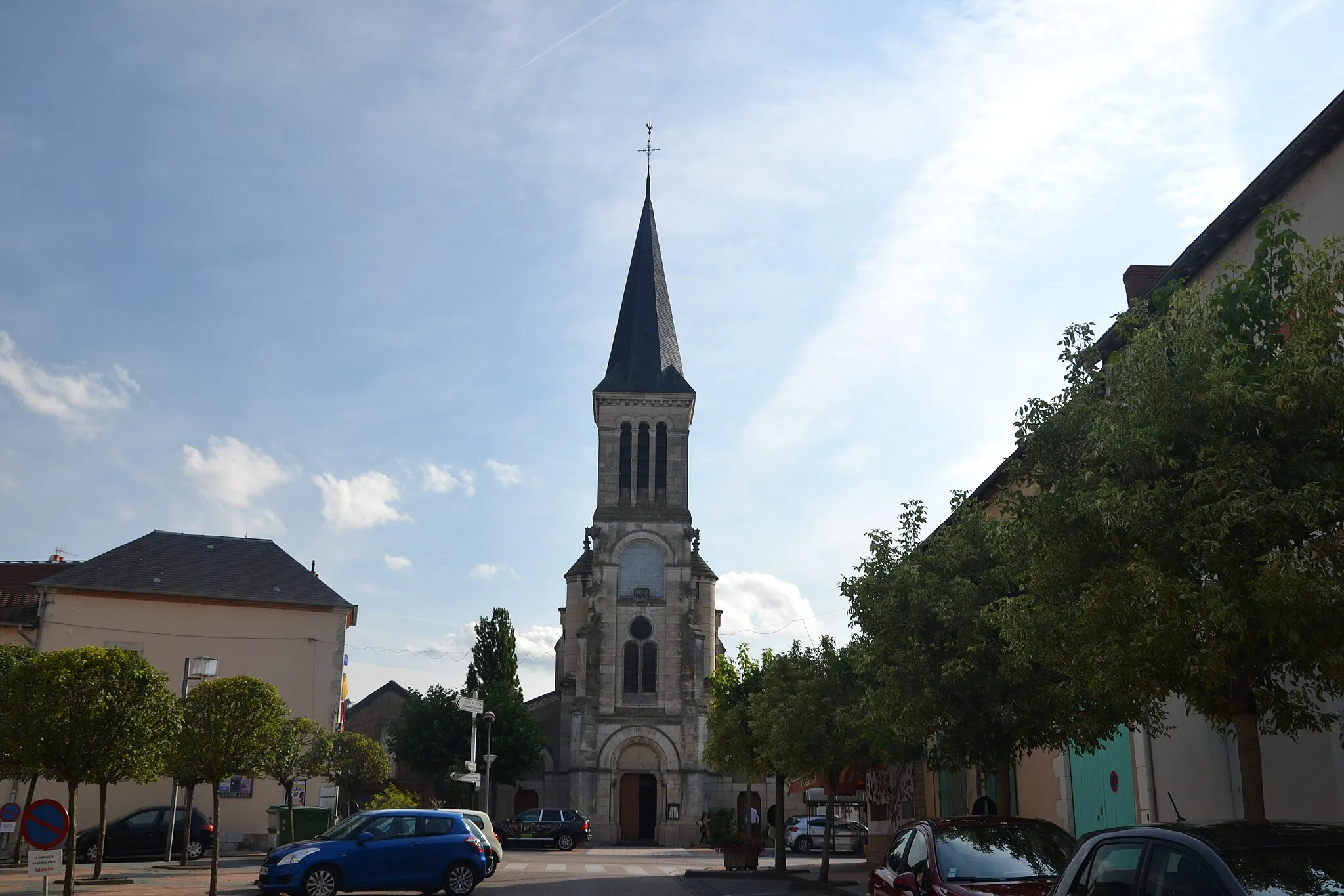 Photo showing: Église Sainte-Croix de Varennes-sur-Allier