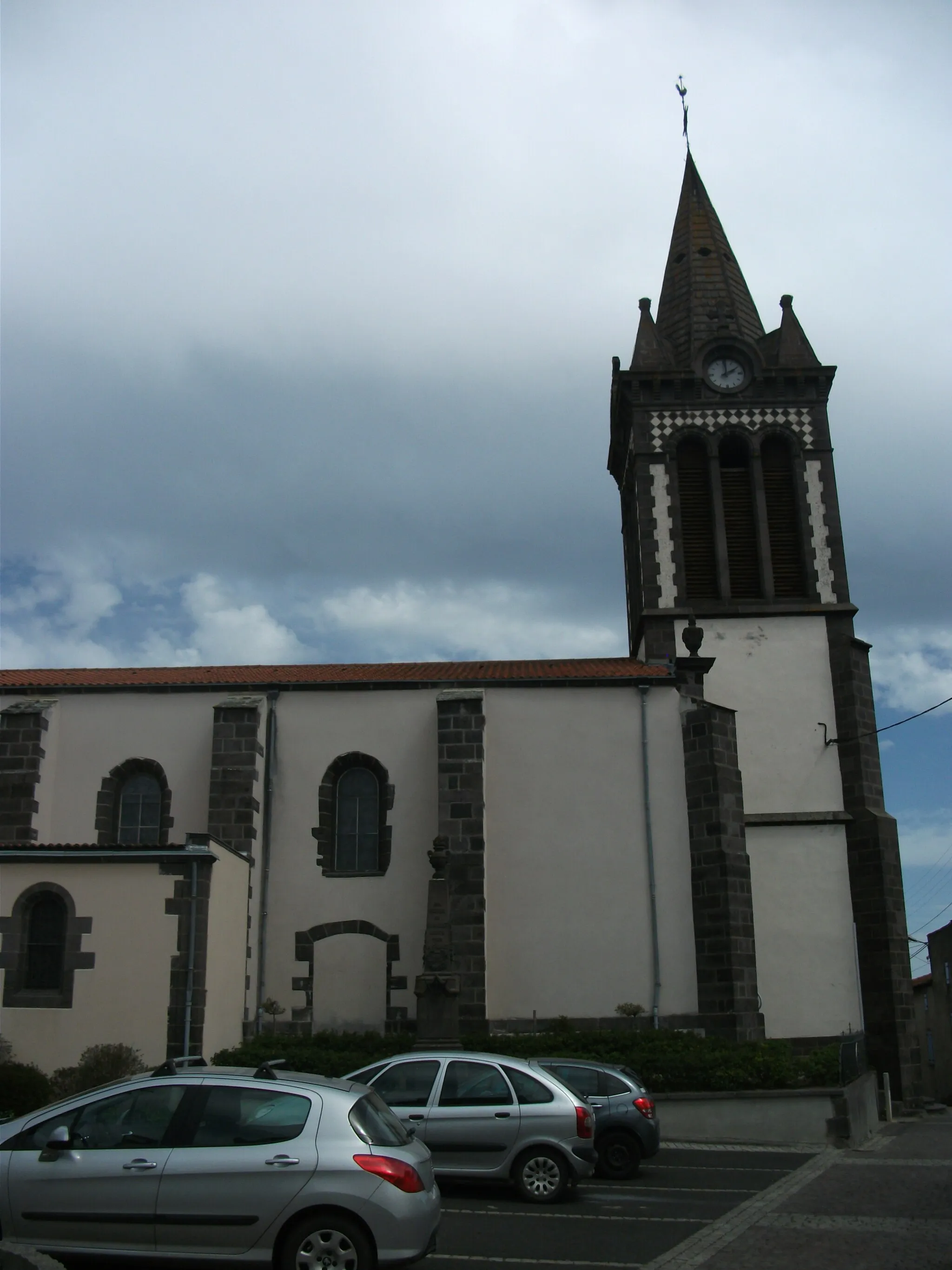 Photo showing: Blanzat's Church - Vertical picture