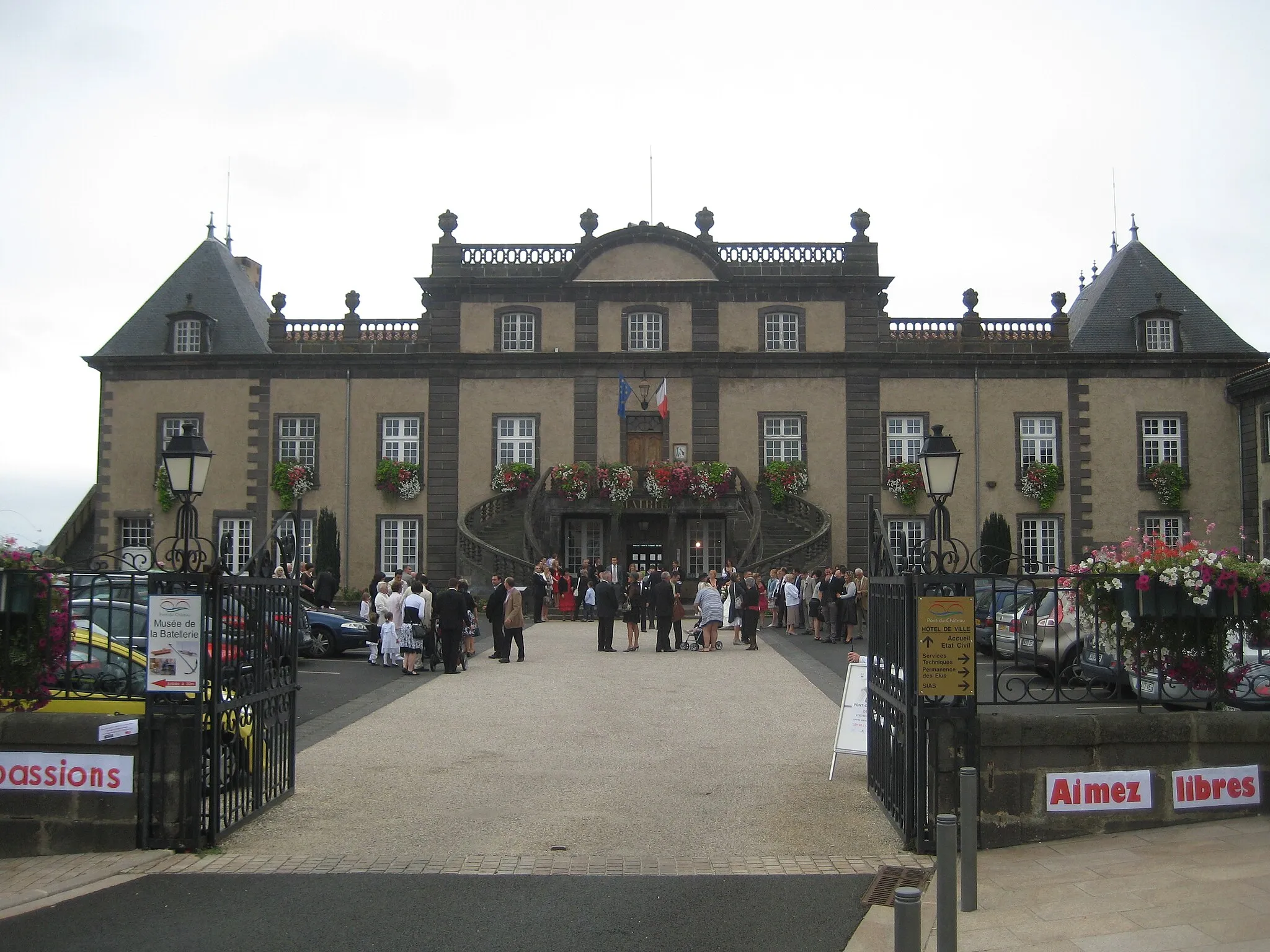 Photo showing: This building is classé au titre des monuments historiques de la France. It is indexed in the base Mérimée, a database of architectural heritage maintained by the French Ministry of Culture, under the reference PA00092245 .