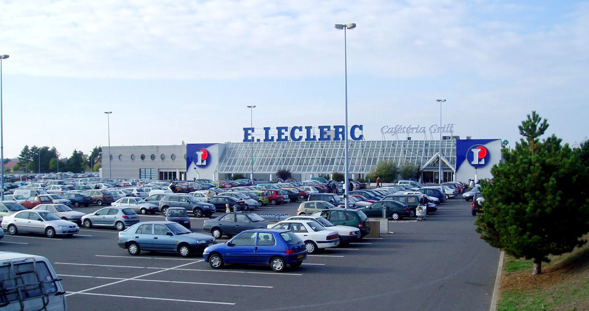 Photo showing: E.Leclerc, Avermes, Allier, Auvergne, France