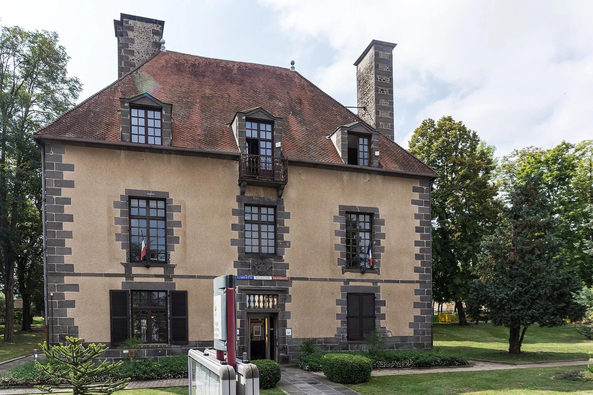 Photo showing: Mairie de Lempdes.