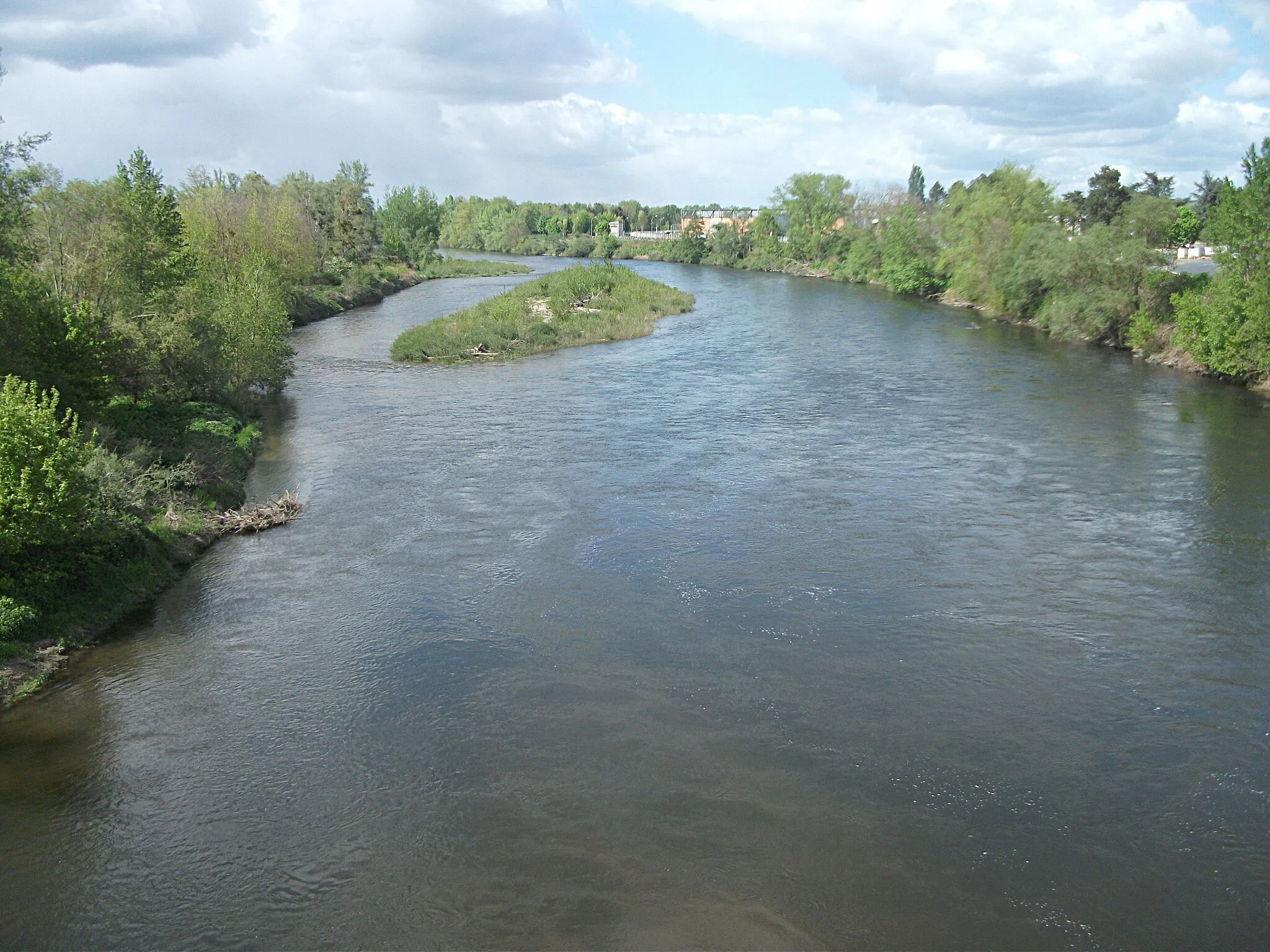 Photo showing: Allier River from Pont Boutiron, view to the north. [18240]