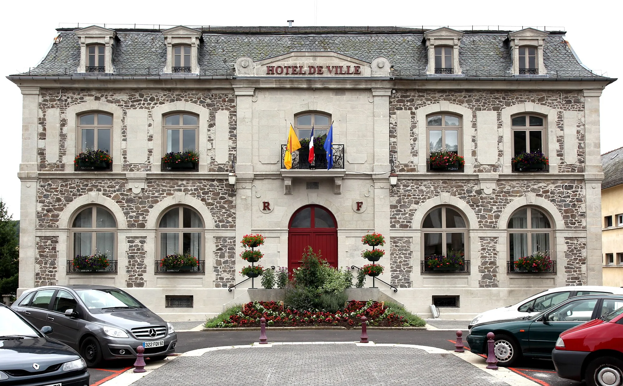 Photo showing: Hotel de ville de Riom-ès-Montagnes, Cantal, France.