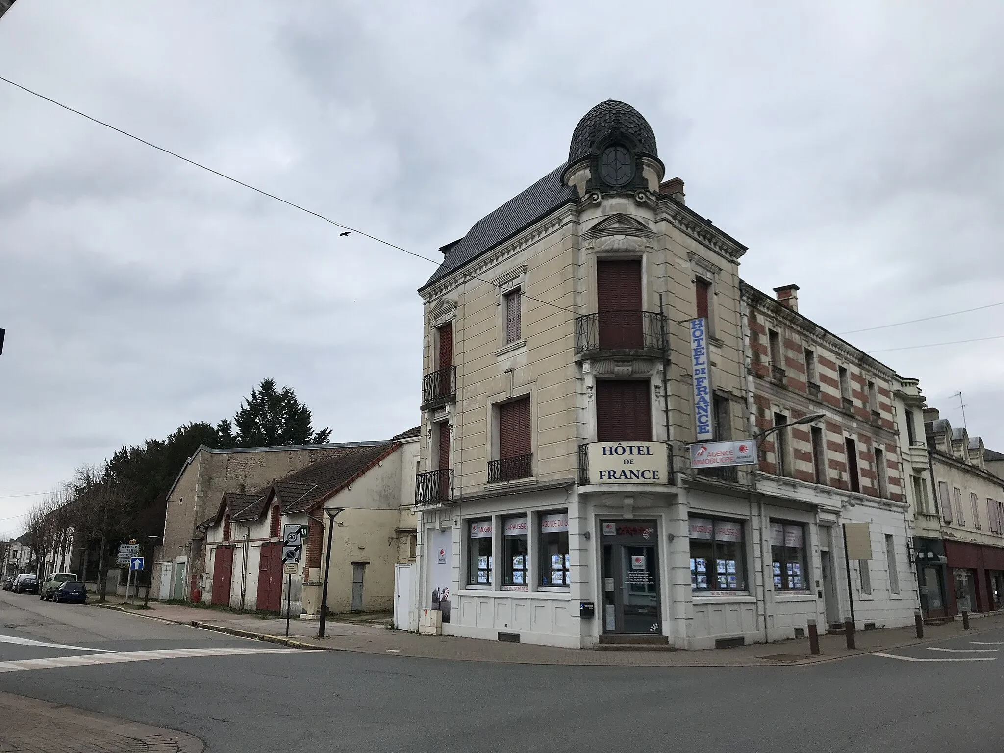 Photo showing: Lapalisse - Hôtel de France