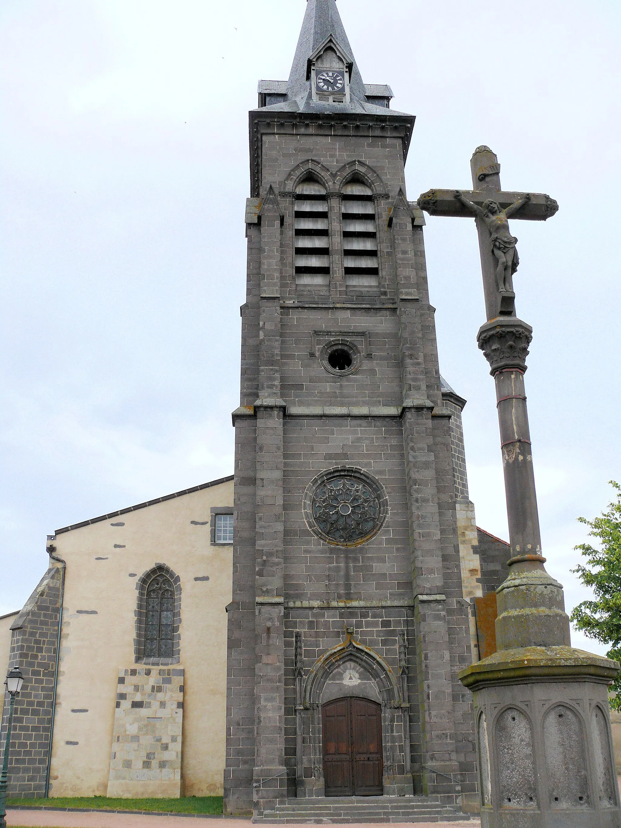 Photo showing: Maringues - Eglise