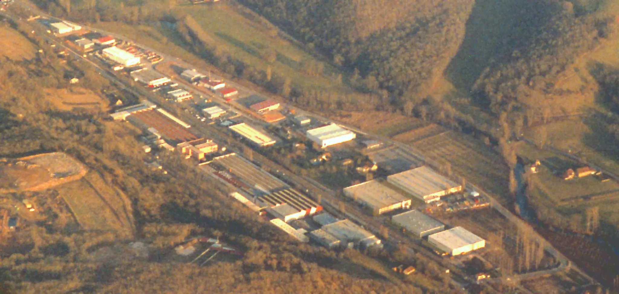 Photo showing: Vue aérienne de Figeac, Lot, France : Zone industrielle Ratier-Figeac