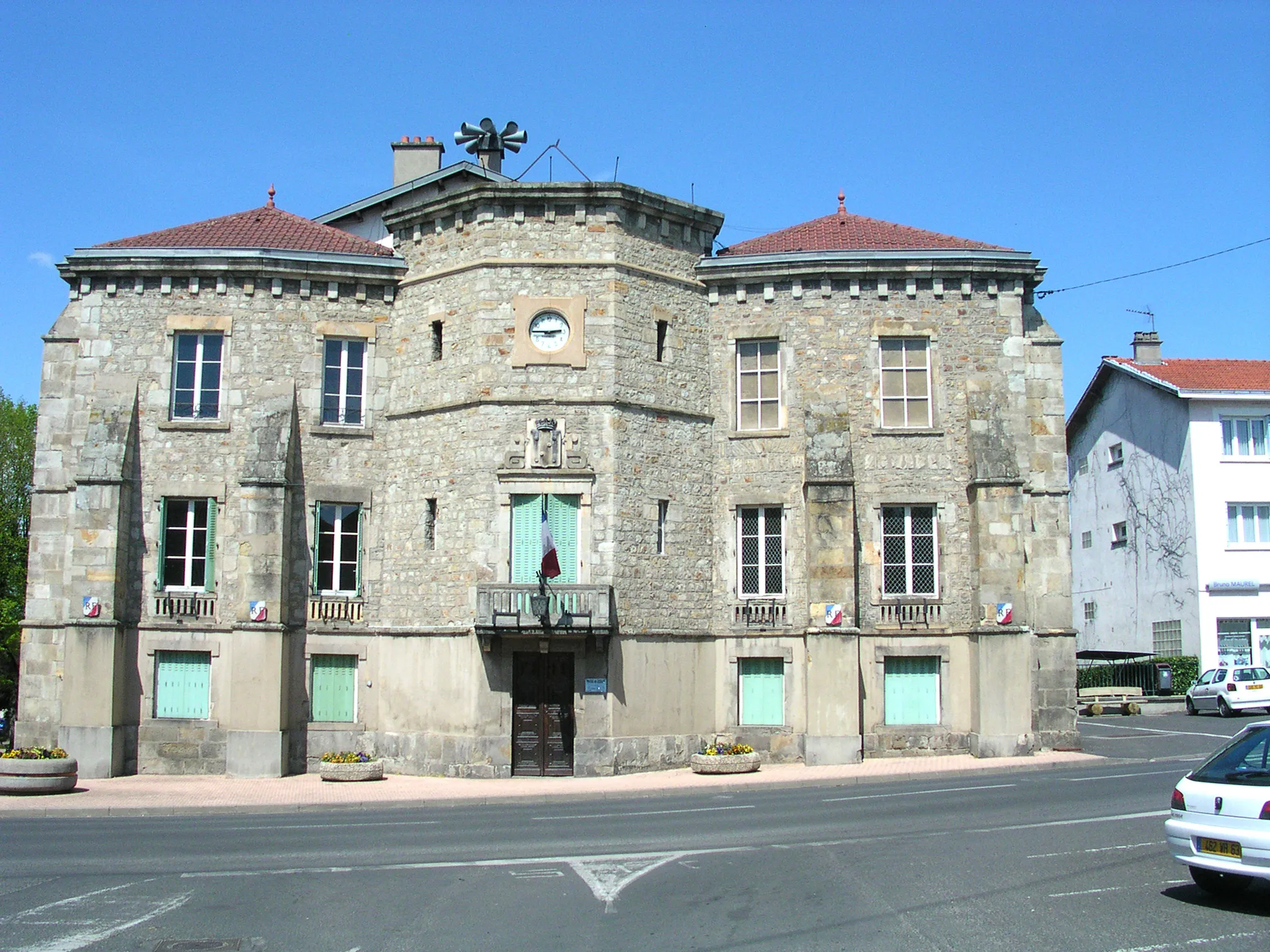 Photo showing: Lezoux (France) : the town hall (XIXth century).