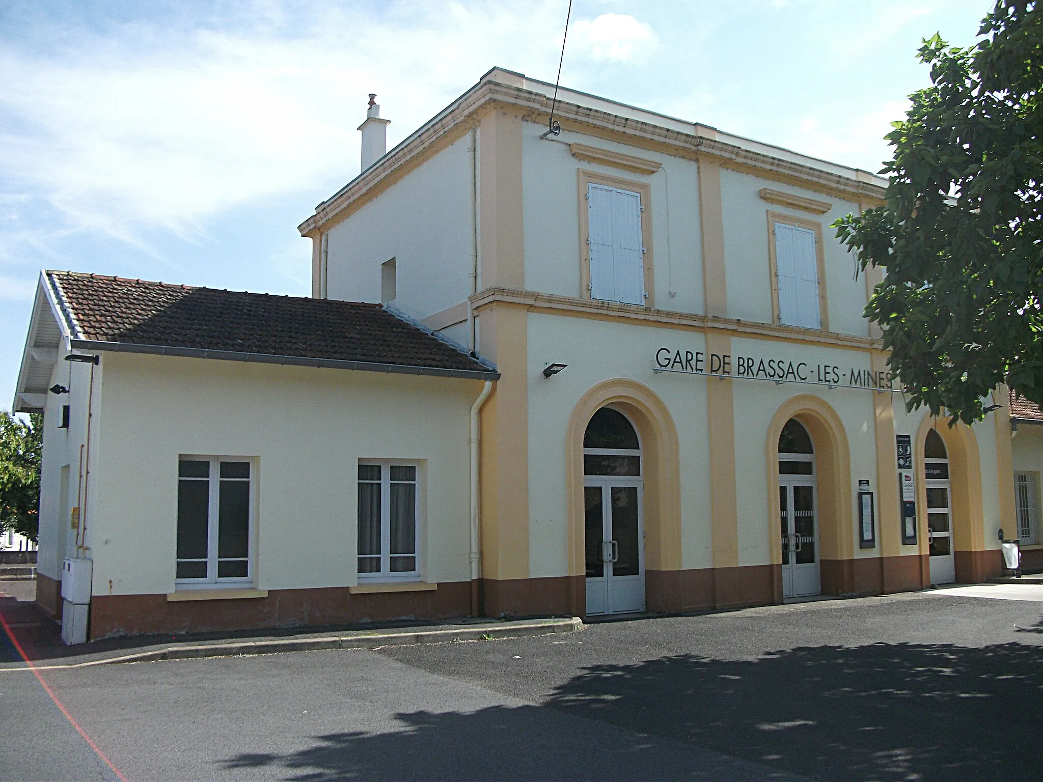 Photo showing: Brassac-les-Mines—Sainte-Florine railway station, Puy-de-Dôme, passenger's building [15208]