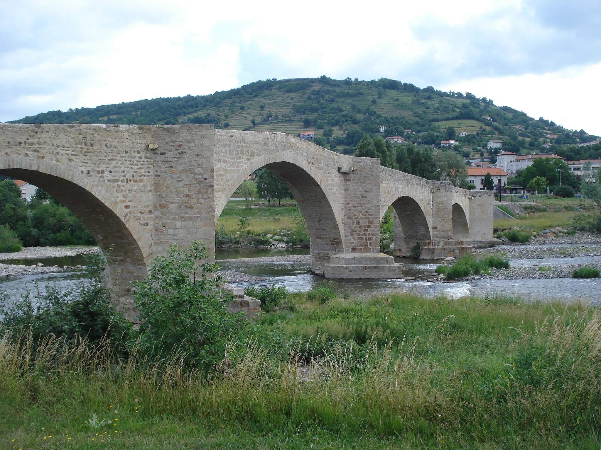 Photo showing: Brives-Charensac, la Loire avec son vieux pont