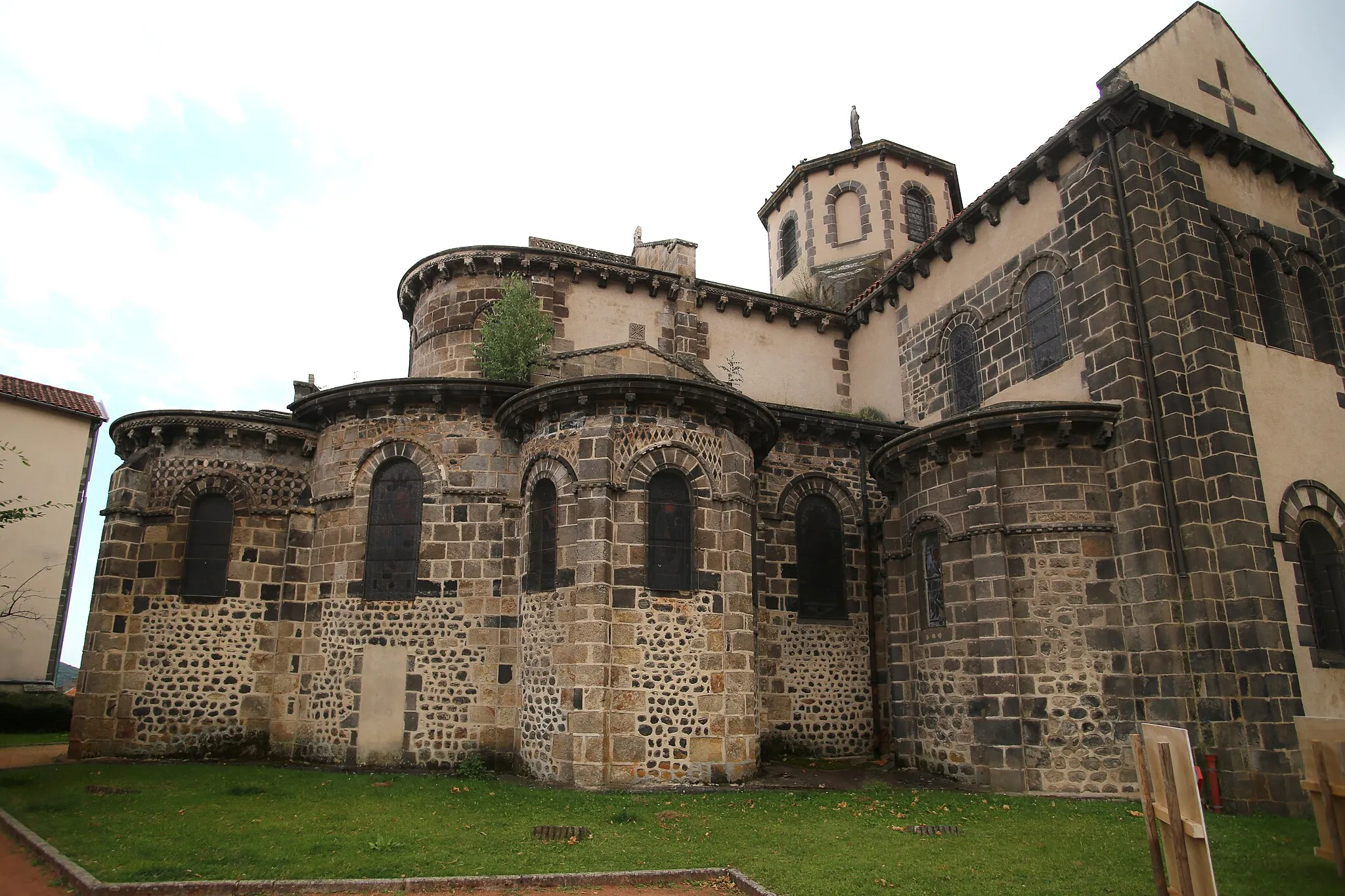 Photo showing: Église Saint-Priest de Volvic.