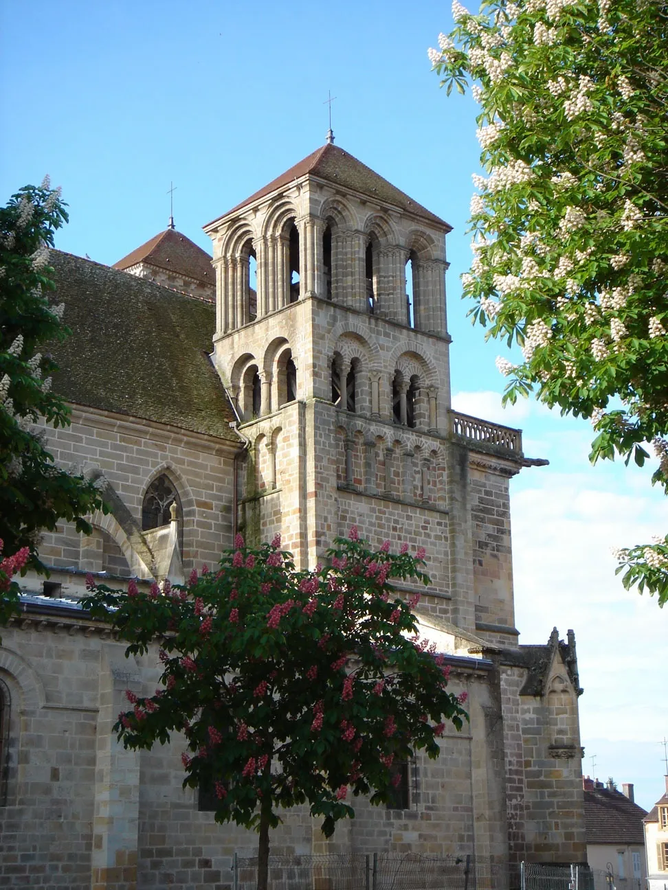 Photo showing: Souvigny church