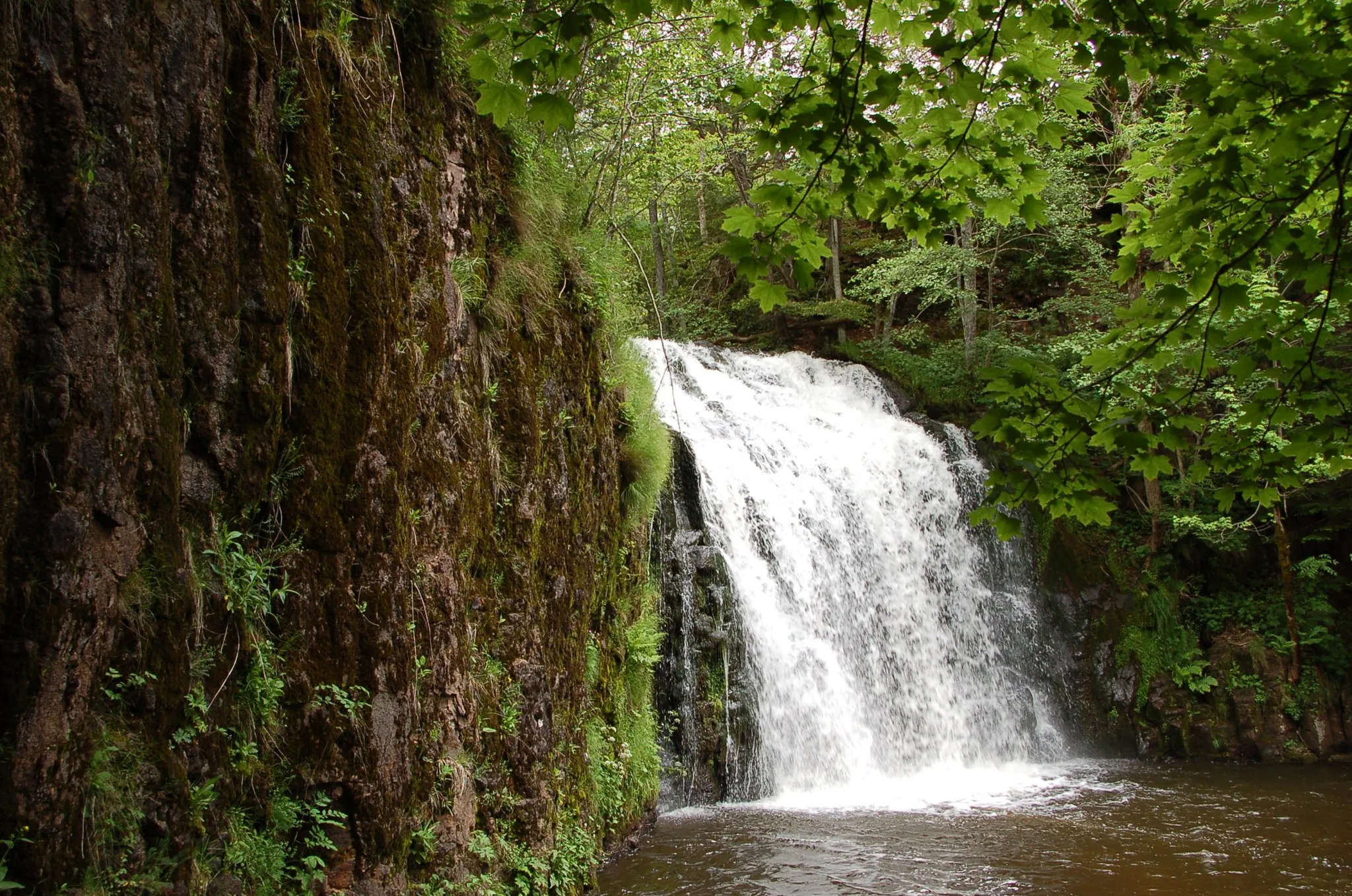 Photo showing: Rhue: Wasserfall „Bois Chaux“ bei Égliseneuve-d’Entraigues