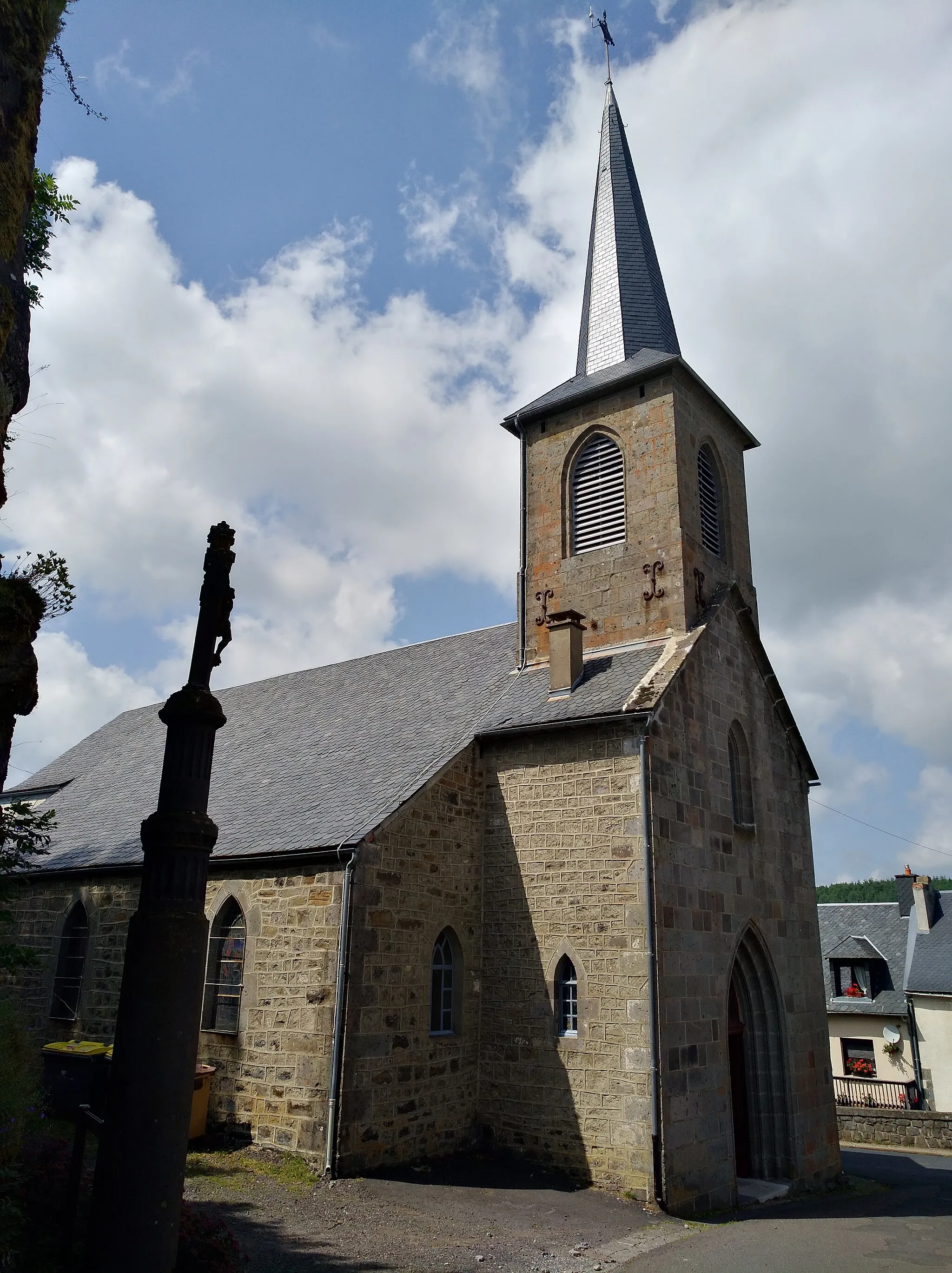 Photo showing: Église Saint-Louis de La Tour-d'Auvergne, dans le Puy-de-Dôme (France).