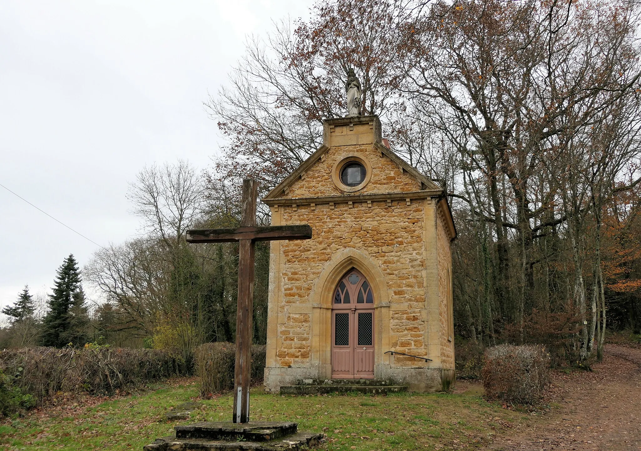 Photo showing: Anzy-le-Duc Chapelle Notre-Dame de La Touche, vue générale