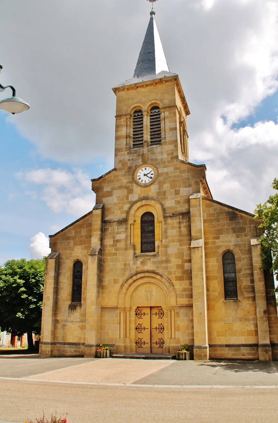 Photo showing: église St Pierre-St Paul