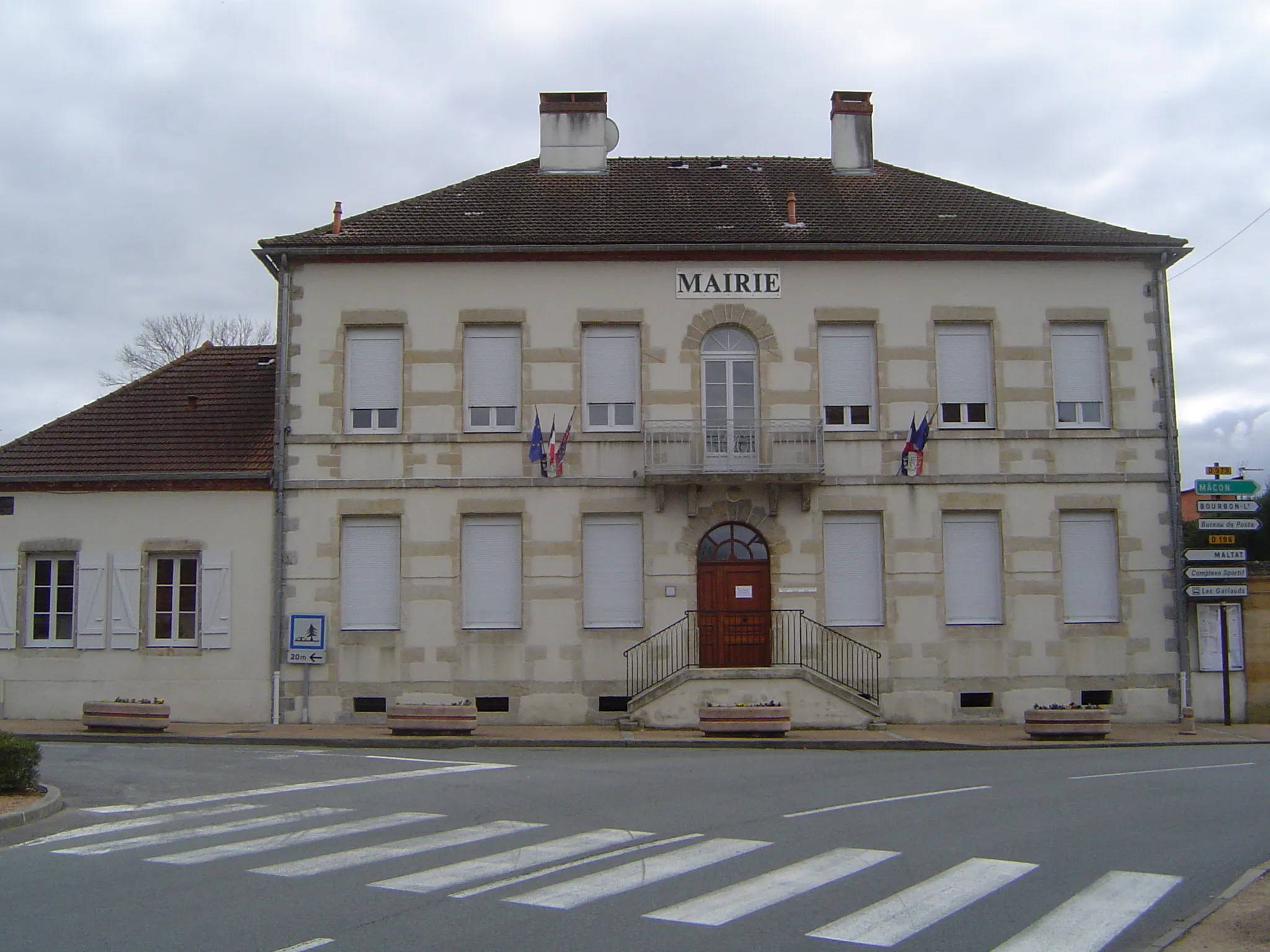 Photo showing: Cronat (mairie)