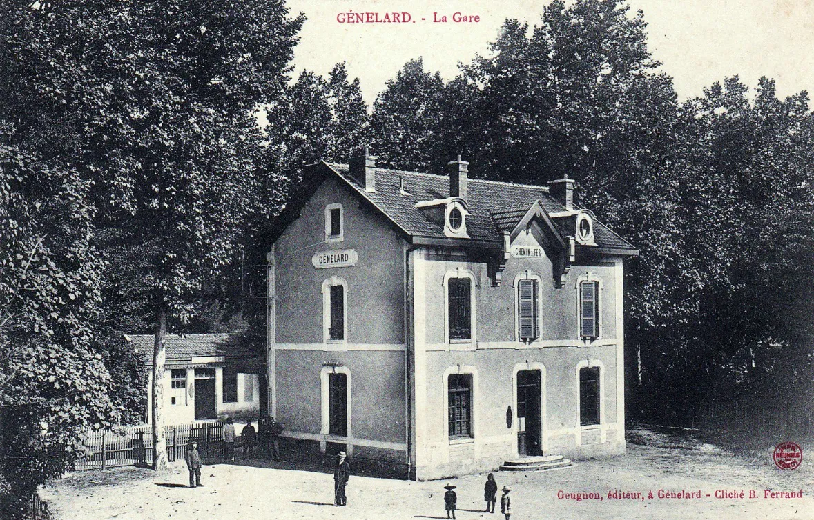Photo showing: Vue d e l'extérieur du bâtiment voyageurs .