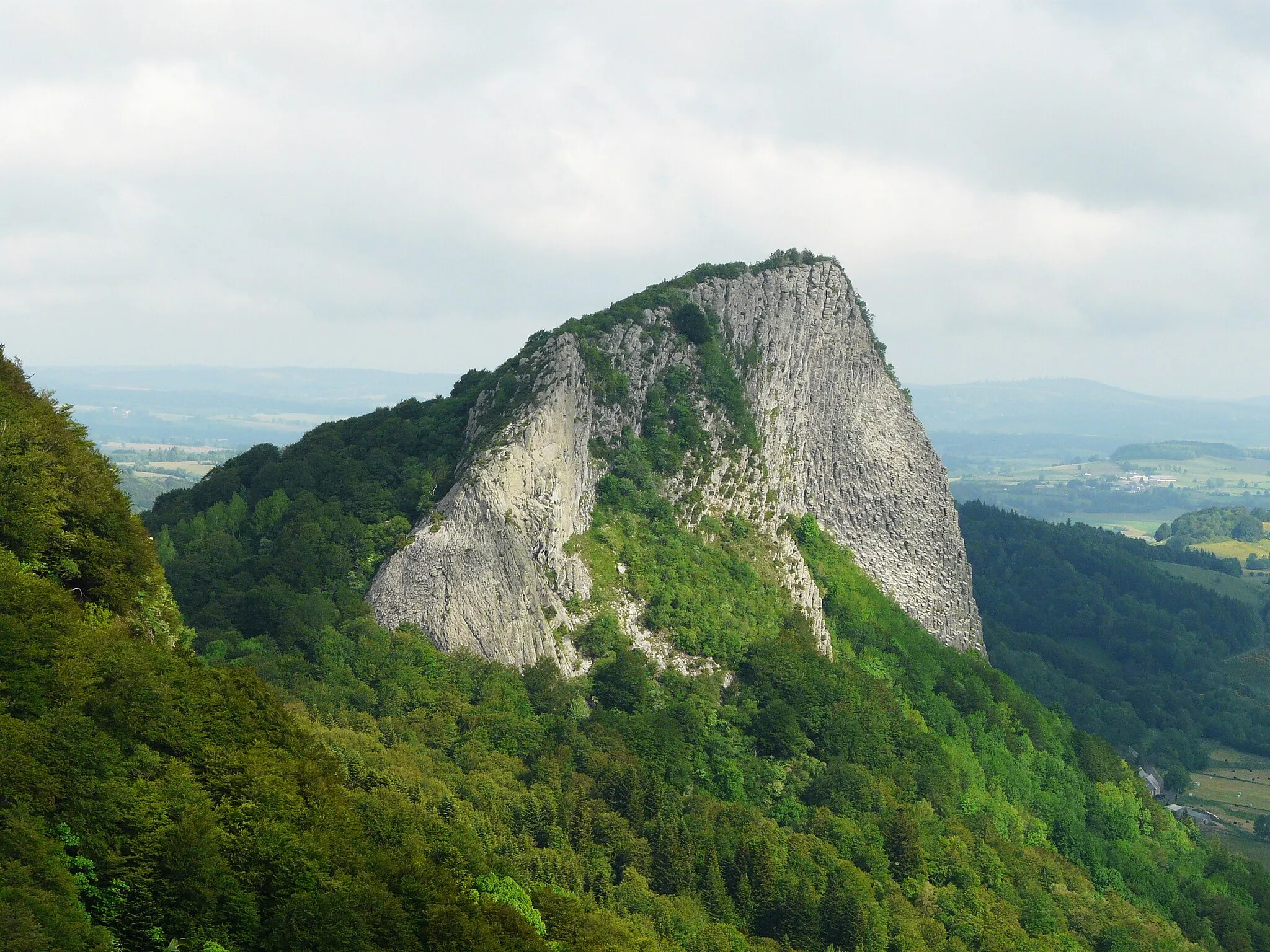 Photo showing: La roche Tuilière, Rochefort-Montagne, Puy-de-Dôme, France.