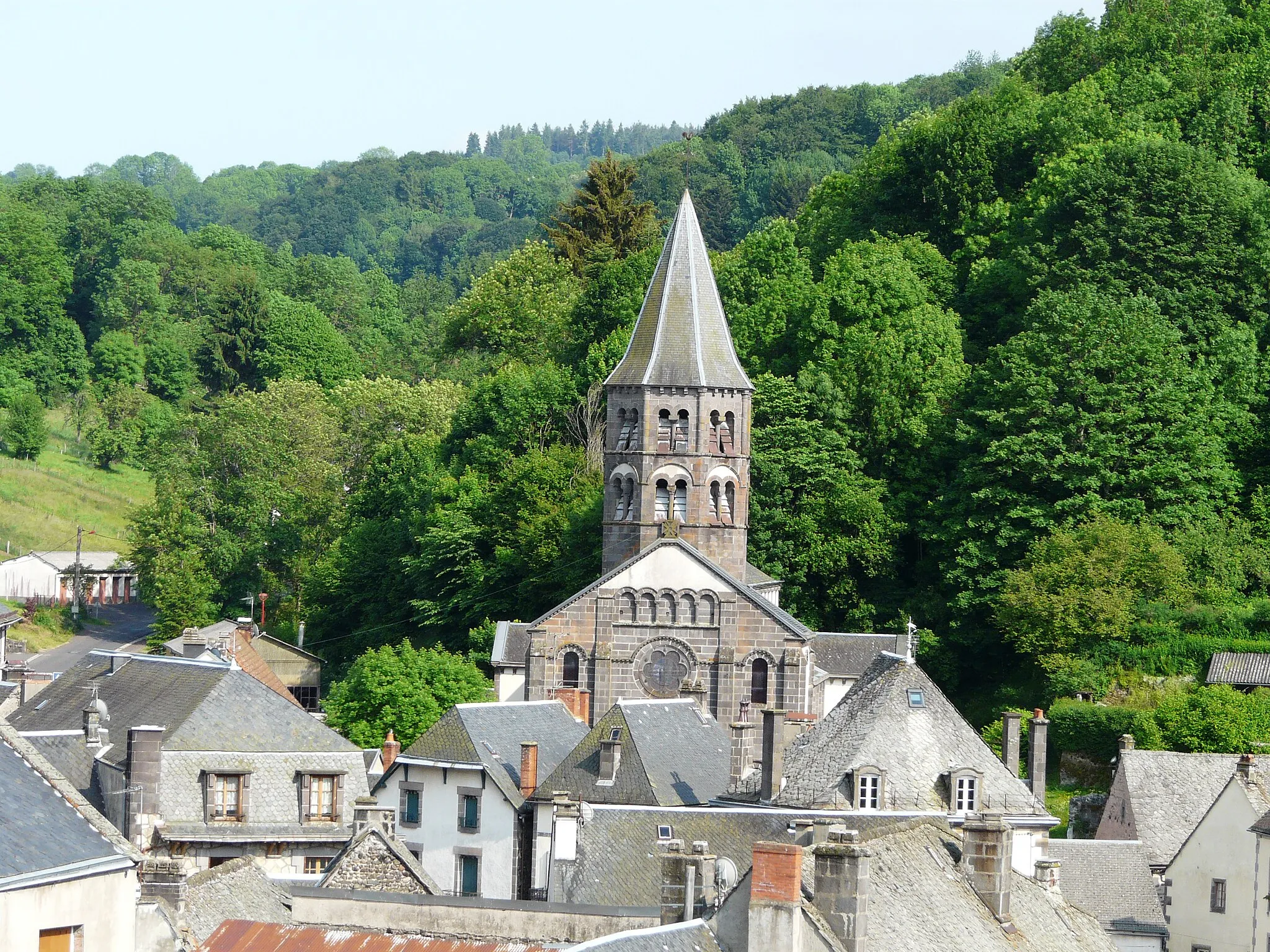 Photo showing: L'église de Rochefort-Montagne, Puy-de-Dôme, France.