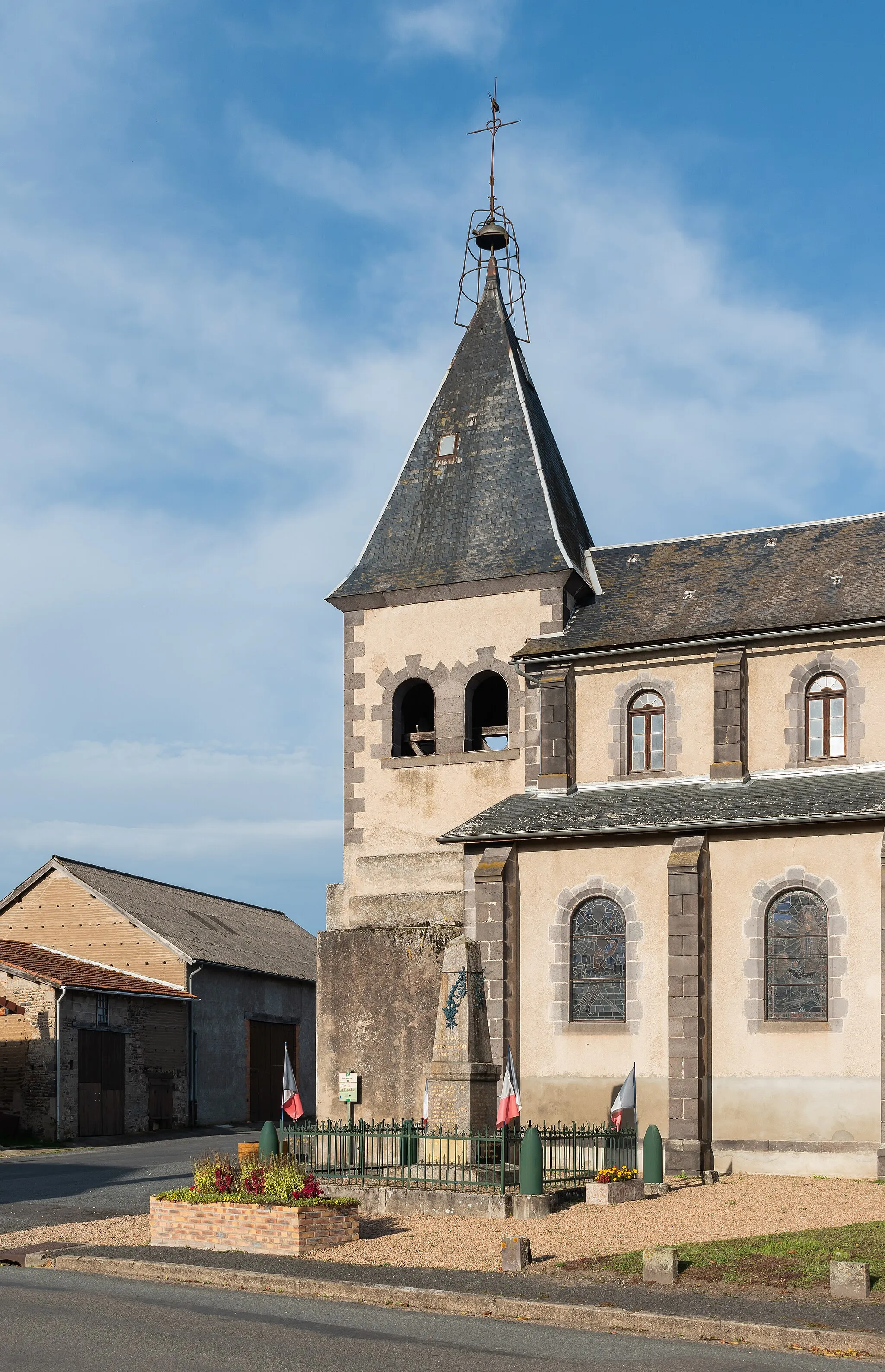 Photo showing: Saint Hilarius church in Limons, Puy-de-Dôme, France