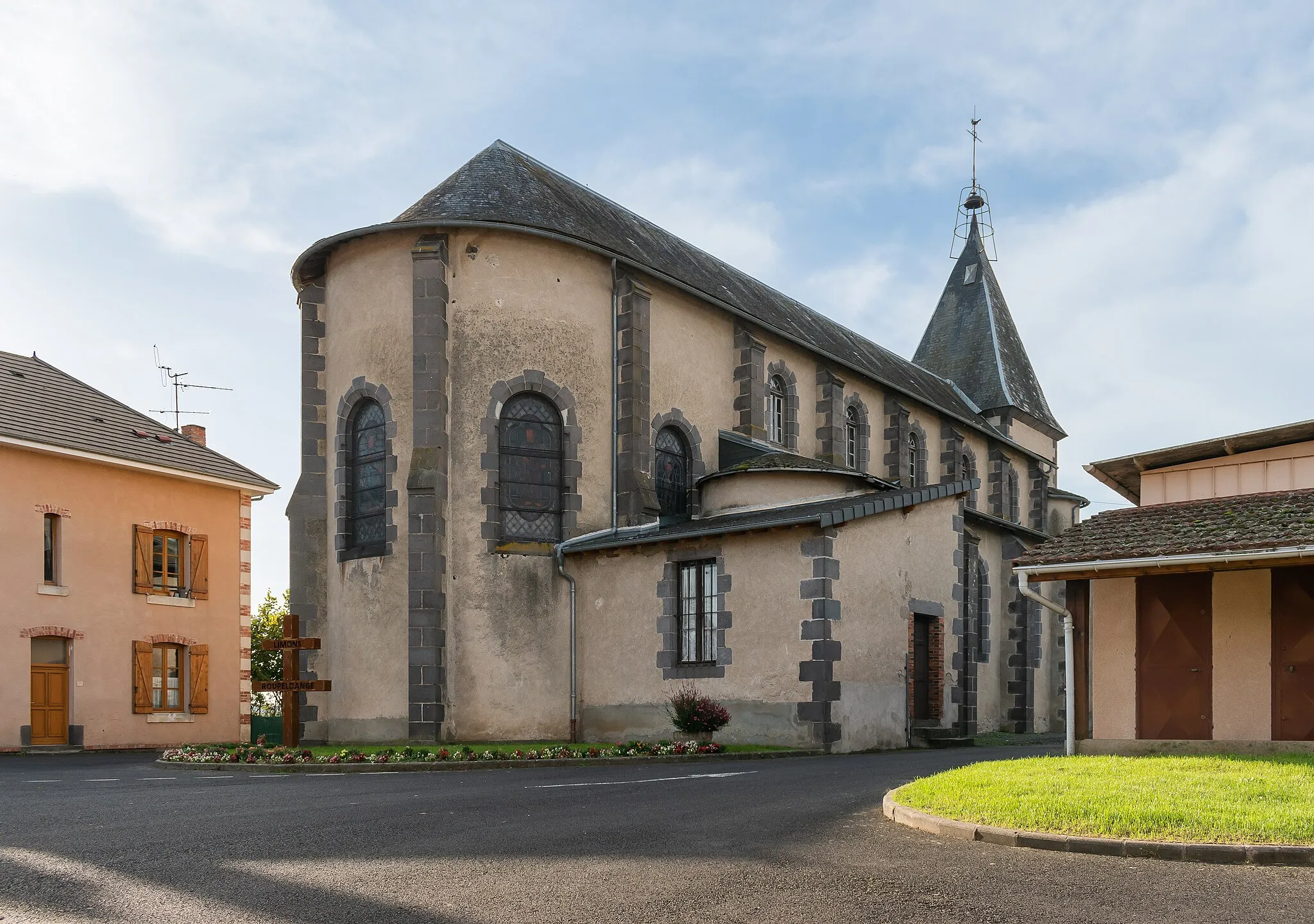 Photo showing: Saint Hilarius church in Limons, Puy-de-Dôme, France