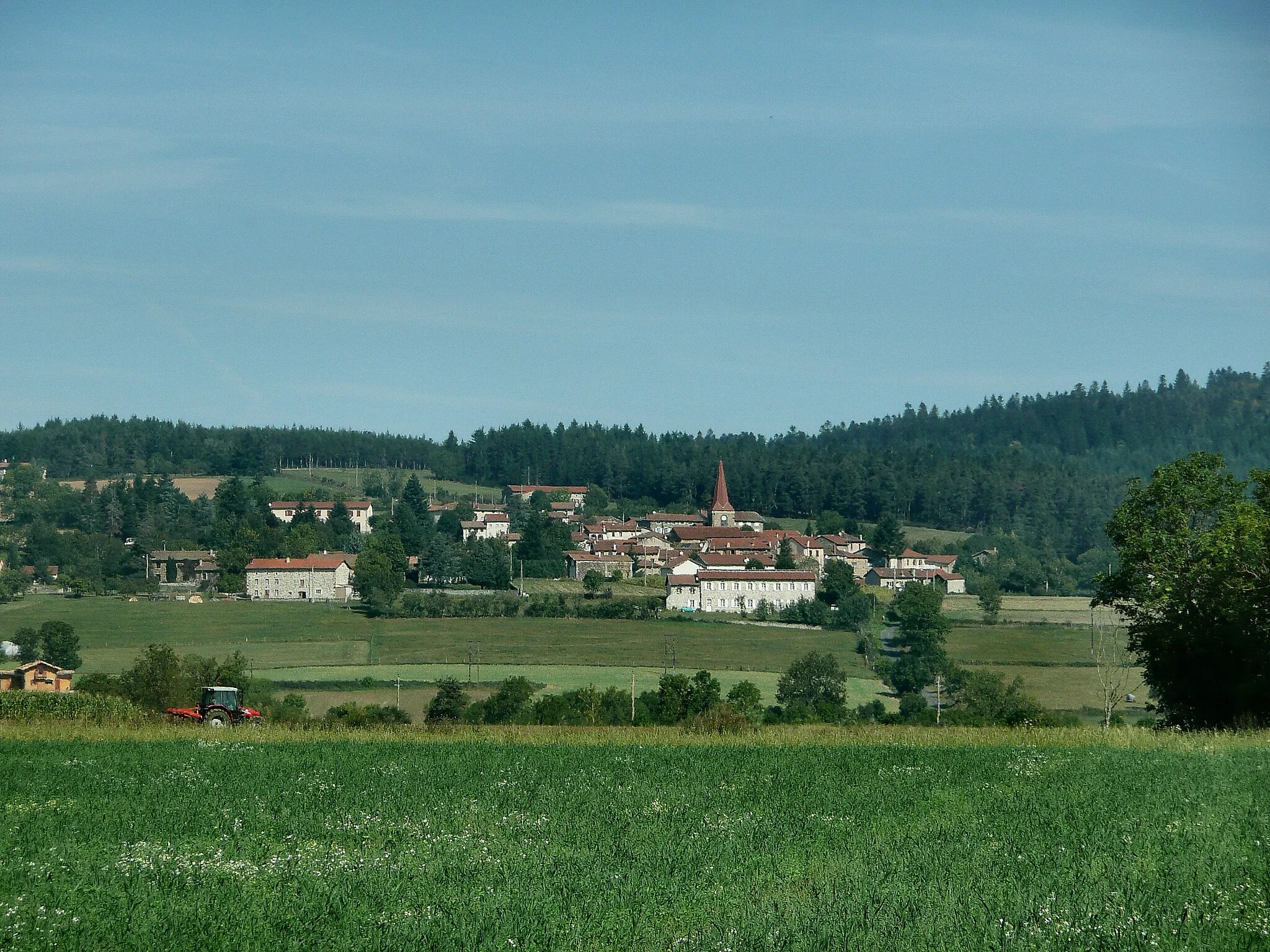 Photo showing: View of village of Céaux-d'Allègre, Haute-Loire, France.
