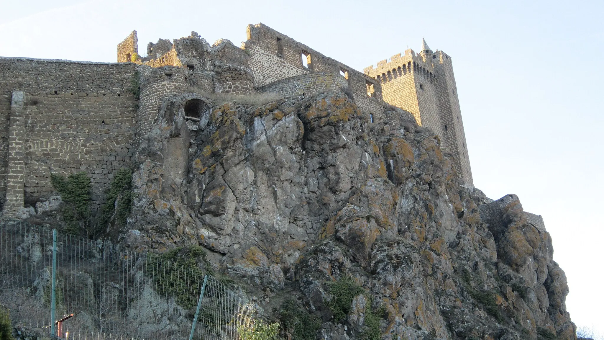 Photo showing: Détail château de Polignac (Haute-Loire) en février 2012