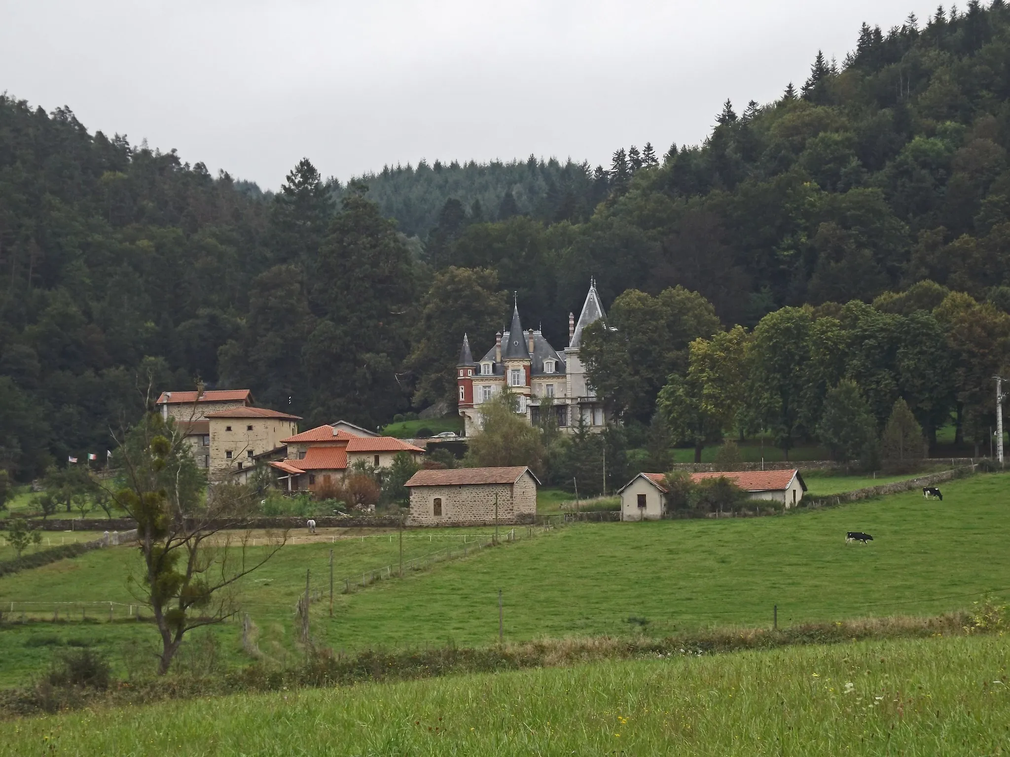 Photo showing: This building is indexed in the base Mérimée, a database of architectural heritage maintained by the French Ministry of Culture, under the reference PA43000034 .