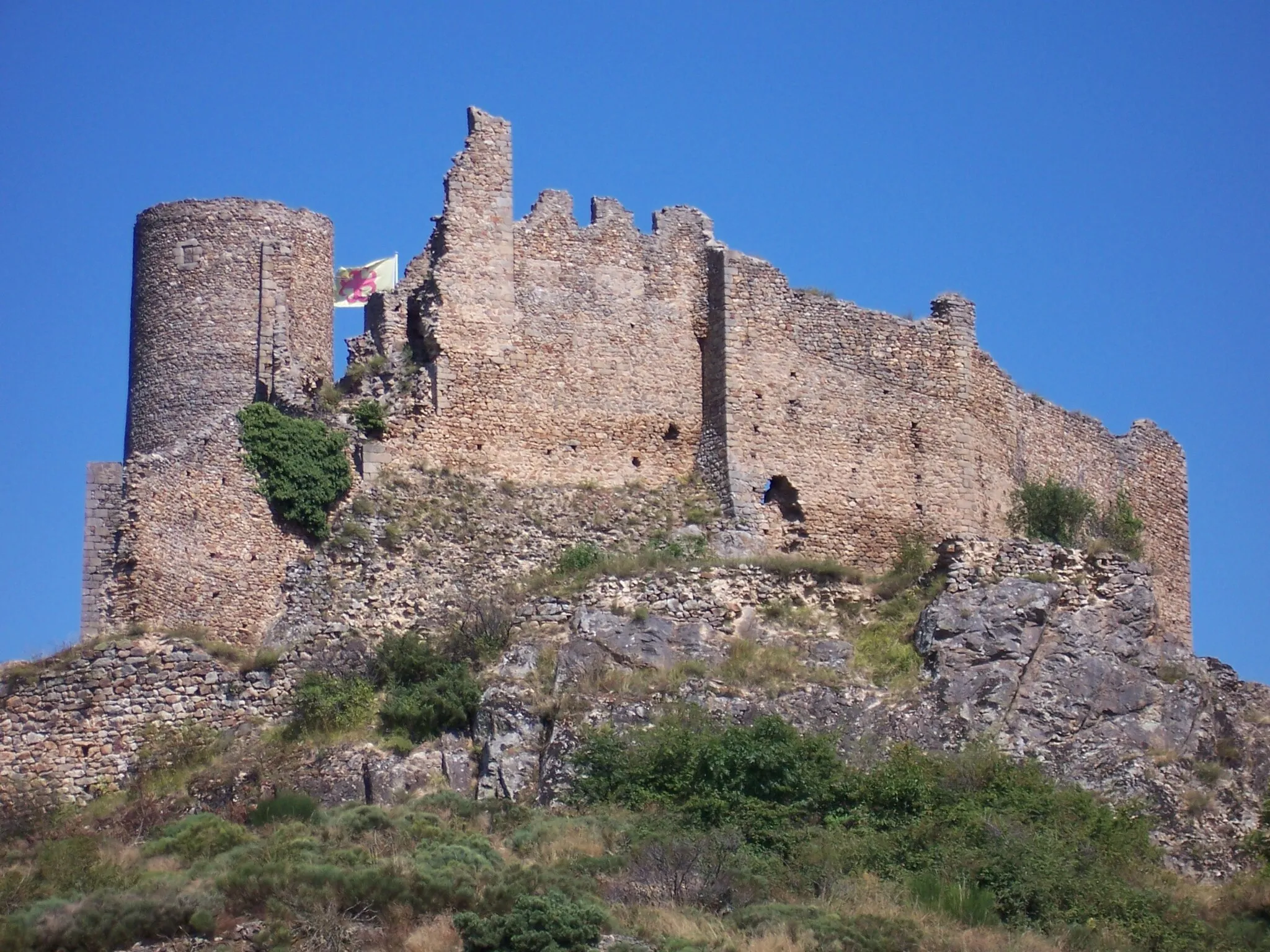 Photo showing: Vue du Château de Couzan.