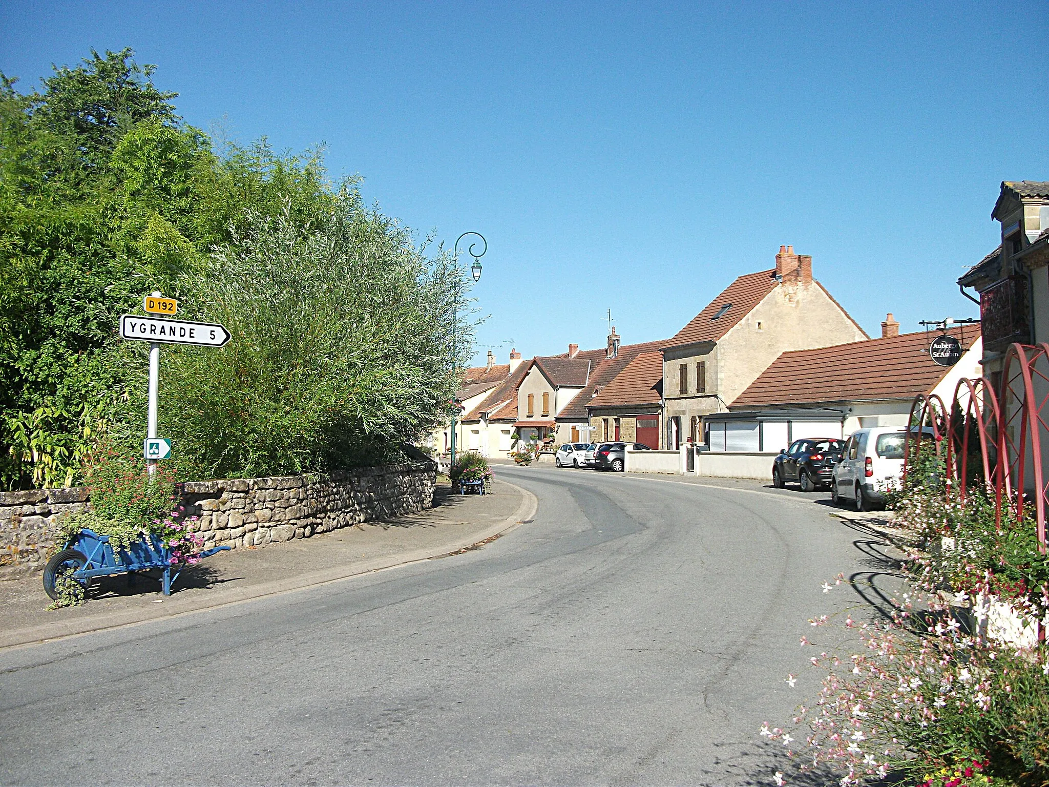 Photo showing: Road to Ygrande (Rue Saint-Barnabé, D 192) in Saint-Aubin-le-Monial, Allier, Auvergne-Rhône-Alpes, France. [16688]