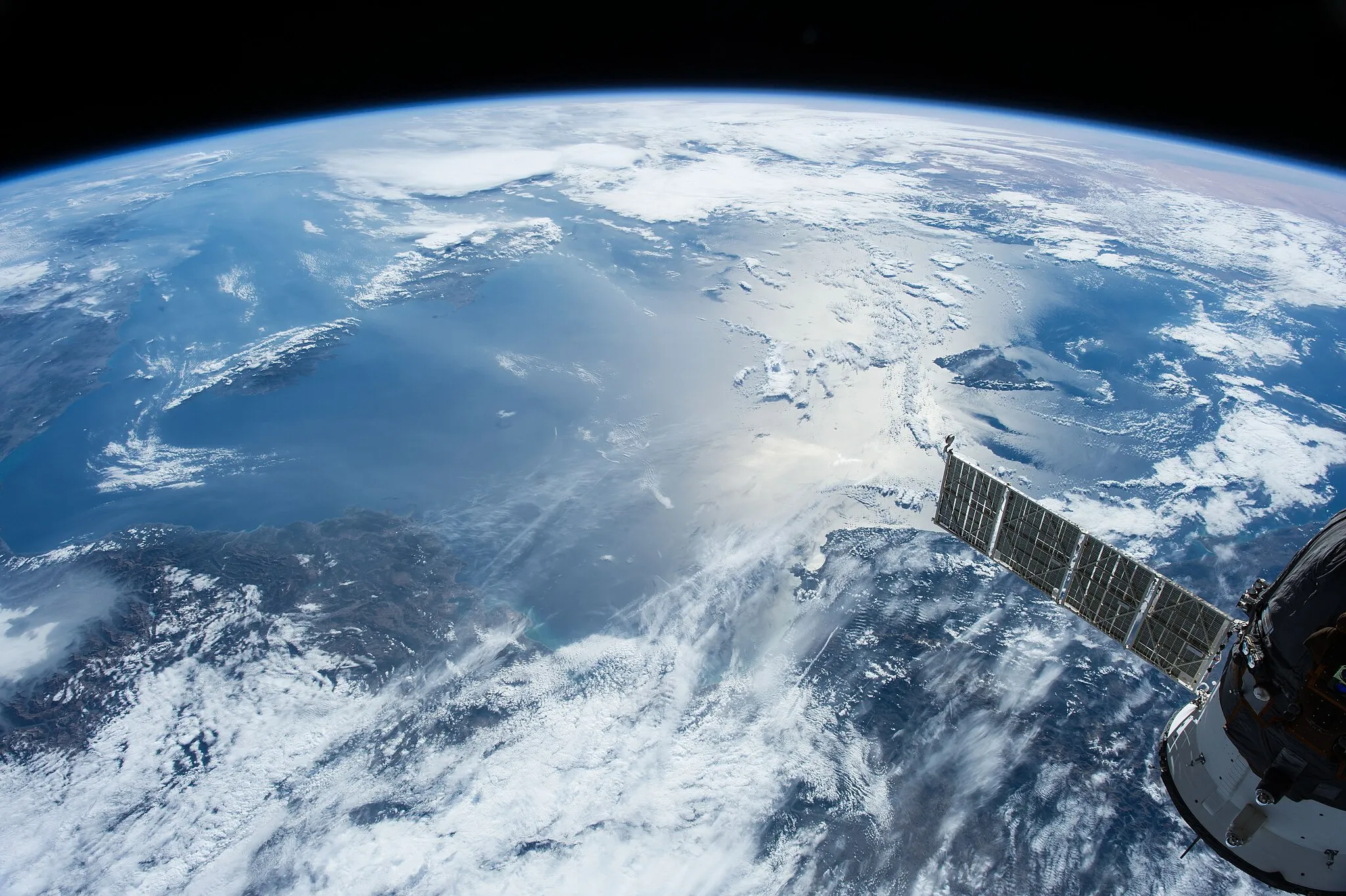 Photo showing: View of Earth taken during ISS Expedition 53.